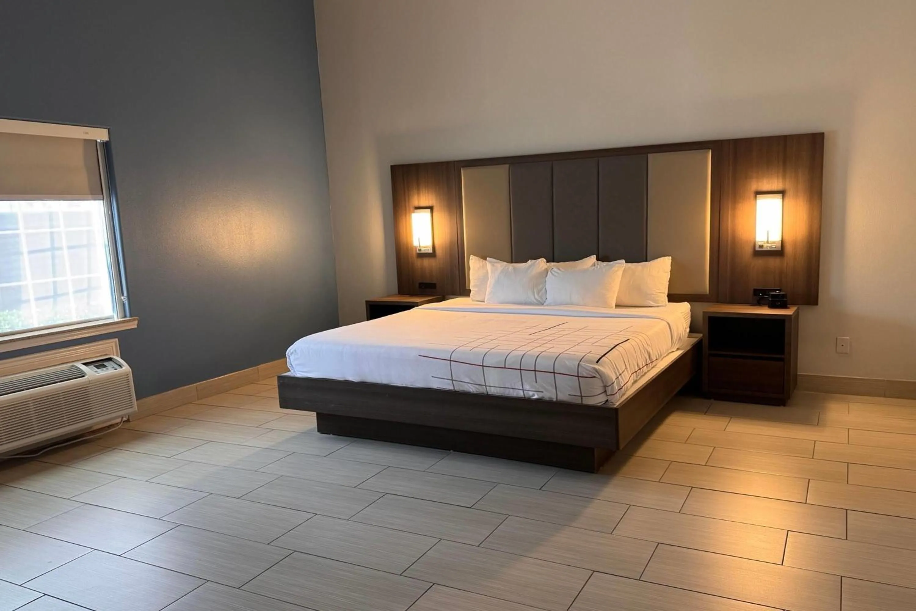 Photo of the whole room, Bed in La Quinta by Wyndham Alamo-McAllen East