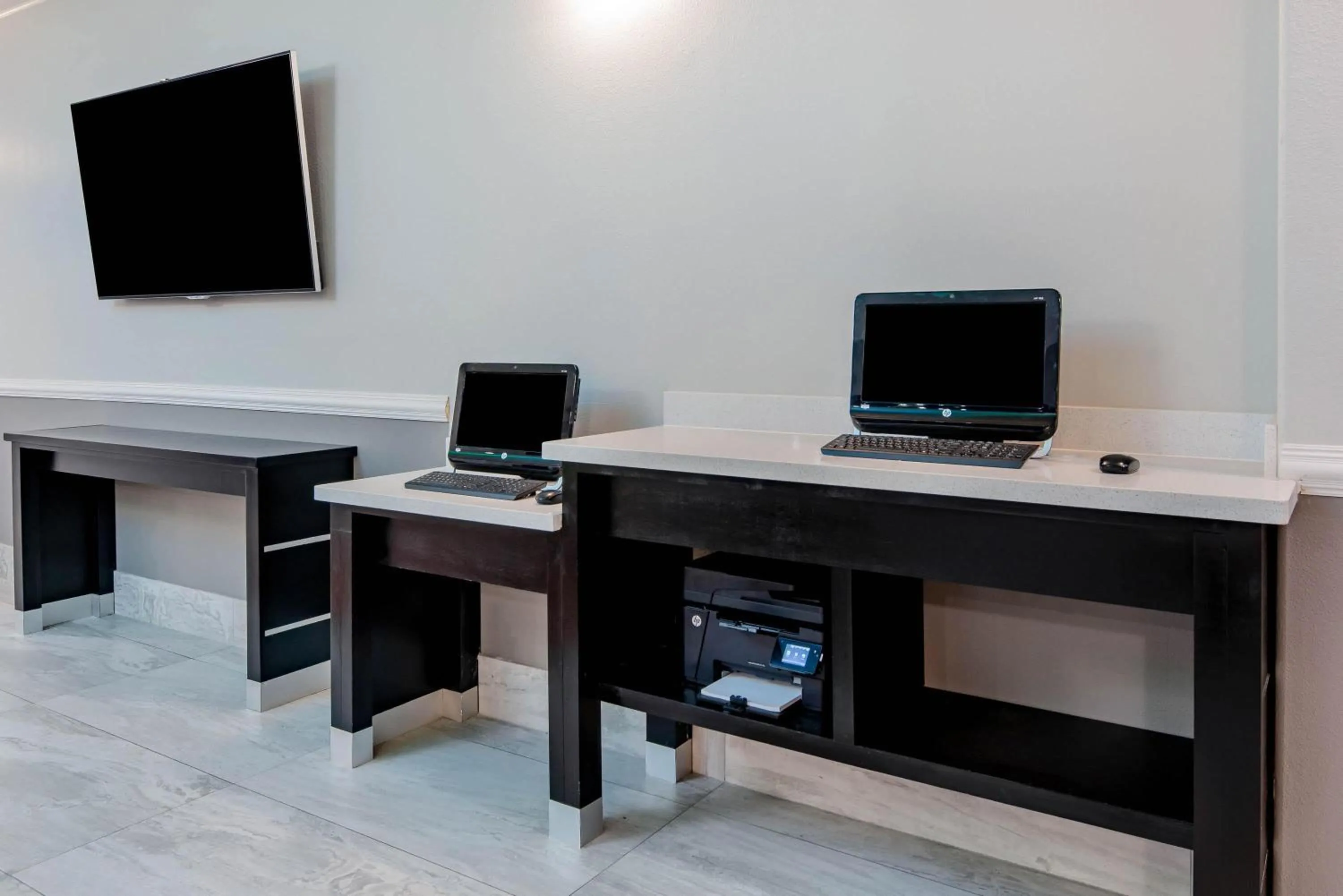 Business facilities in La Quinta by Wyndham Alamo-McAllen East