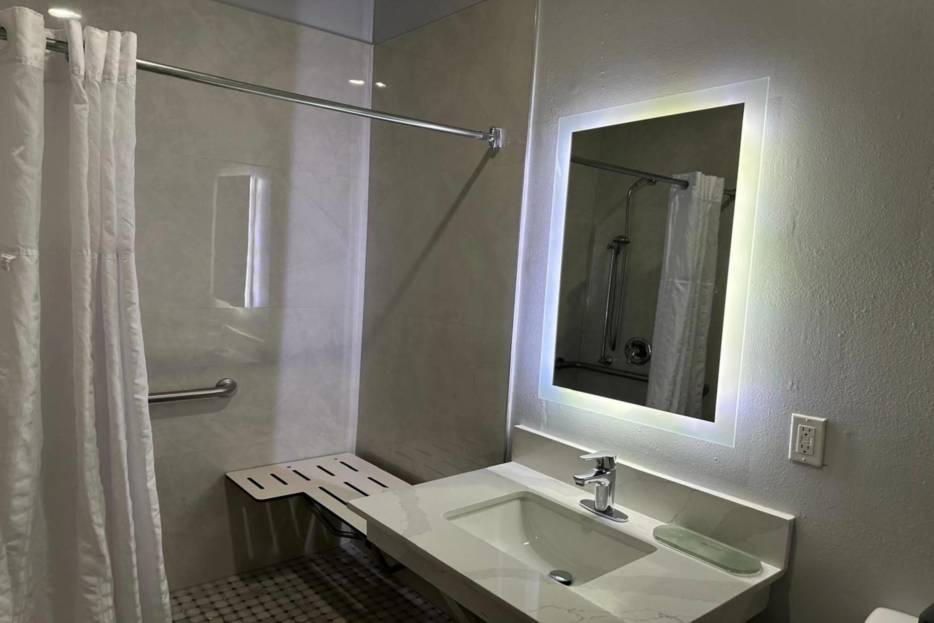 Shower in La Quinta by Wyndham Alamo-McAllen East