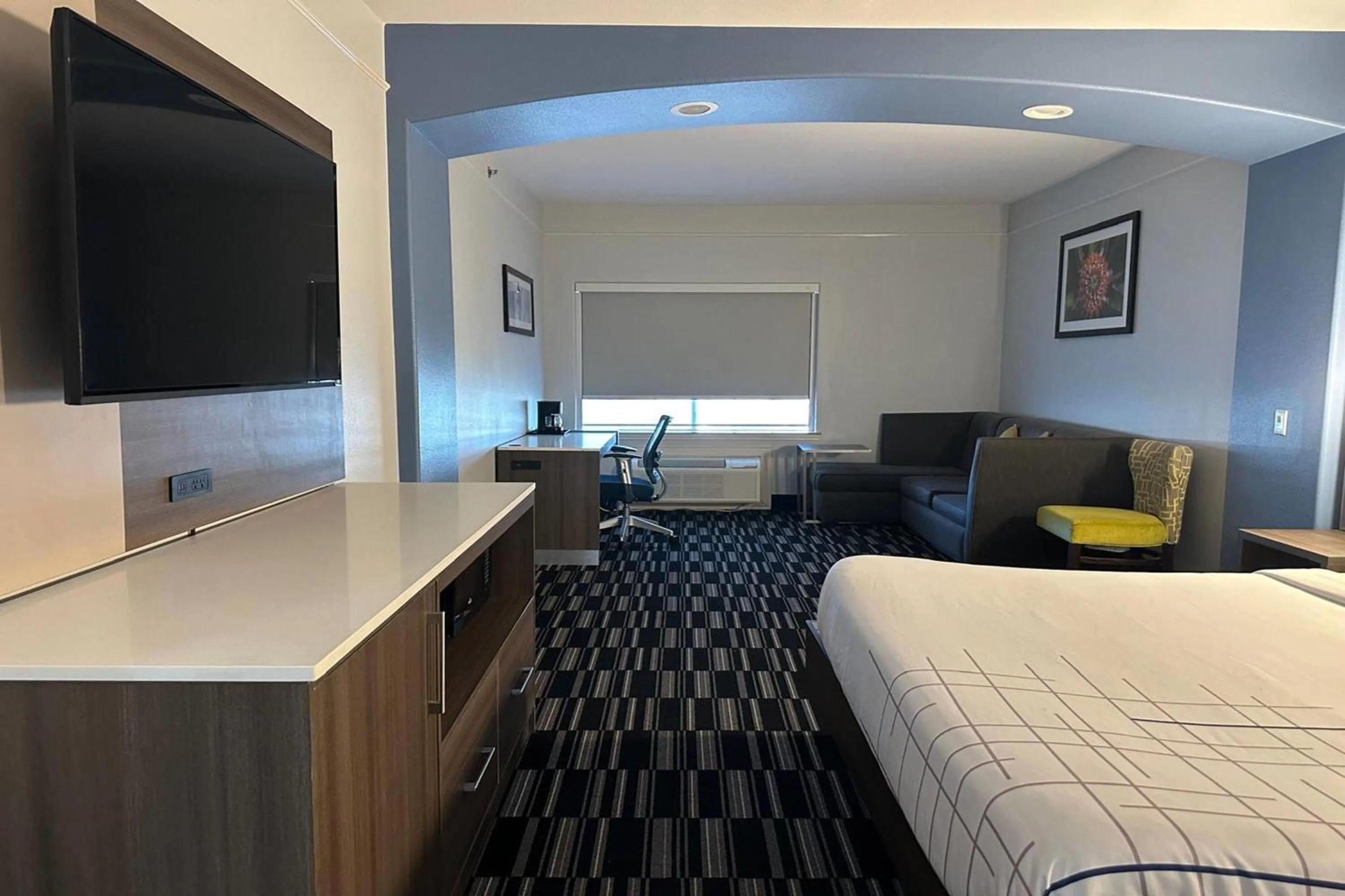 Photo of the whole room, Bed in La Quinta by Wyndham Alamo-McAllen East