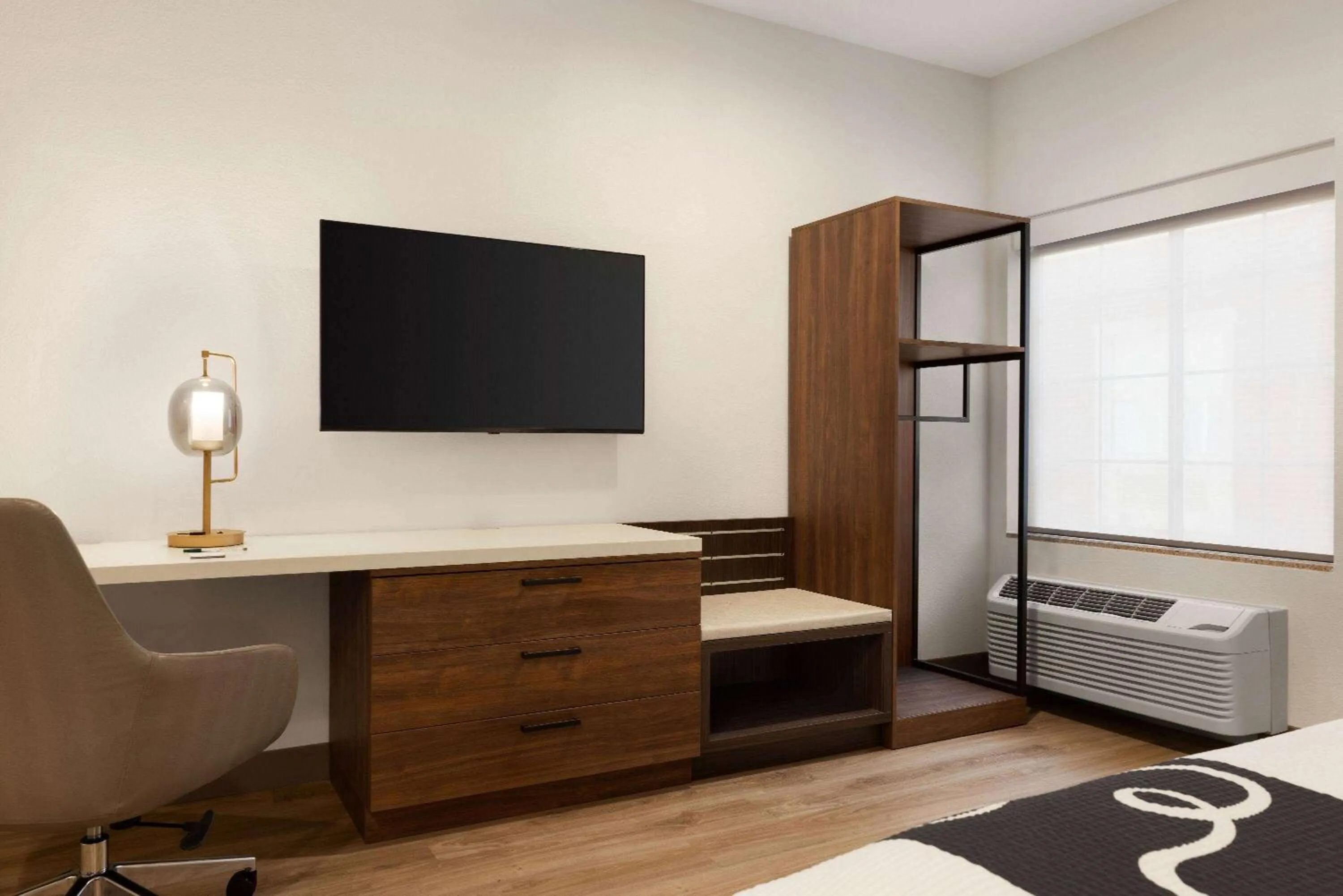 Photo of the whole room in La Quinta by Wyndham Port Arthur