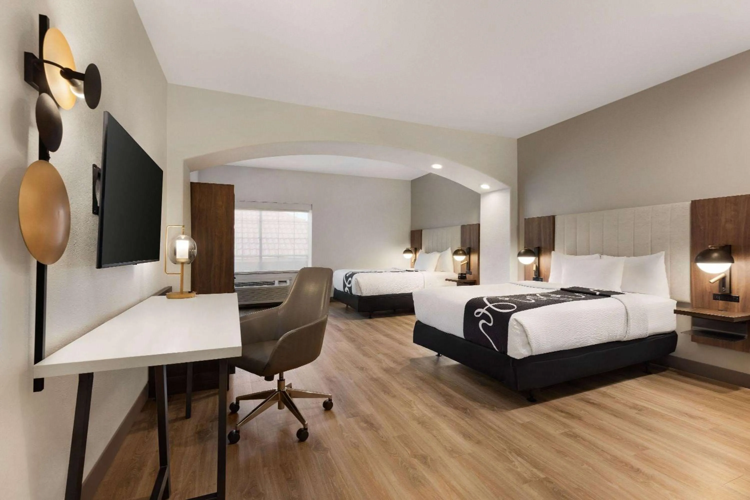 Photo of the whole room, Bed in La Quinta by Wyndham Port Arthur