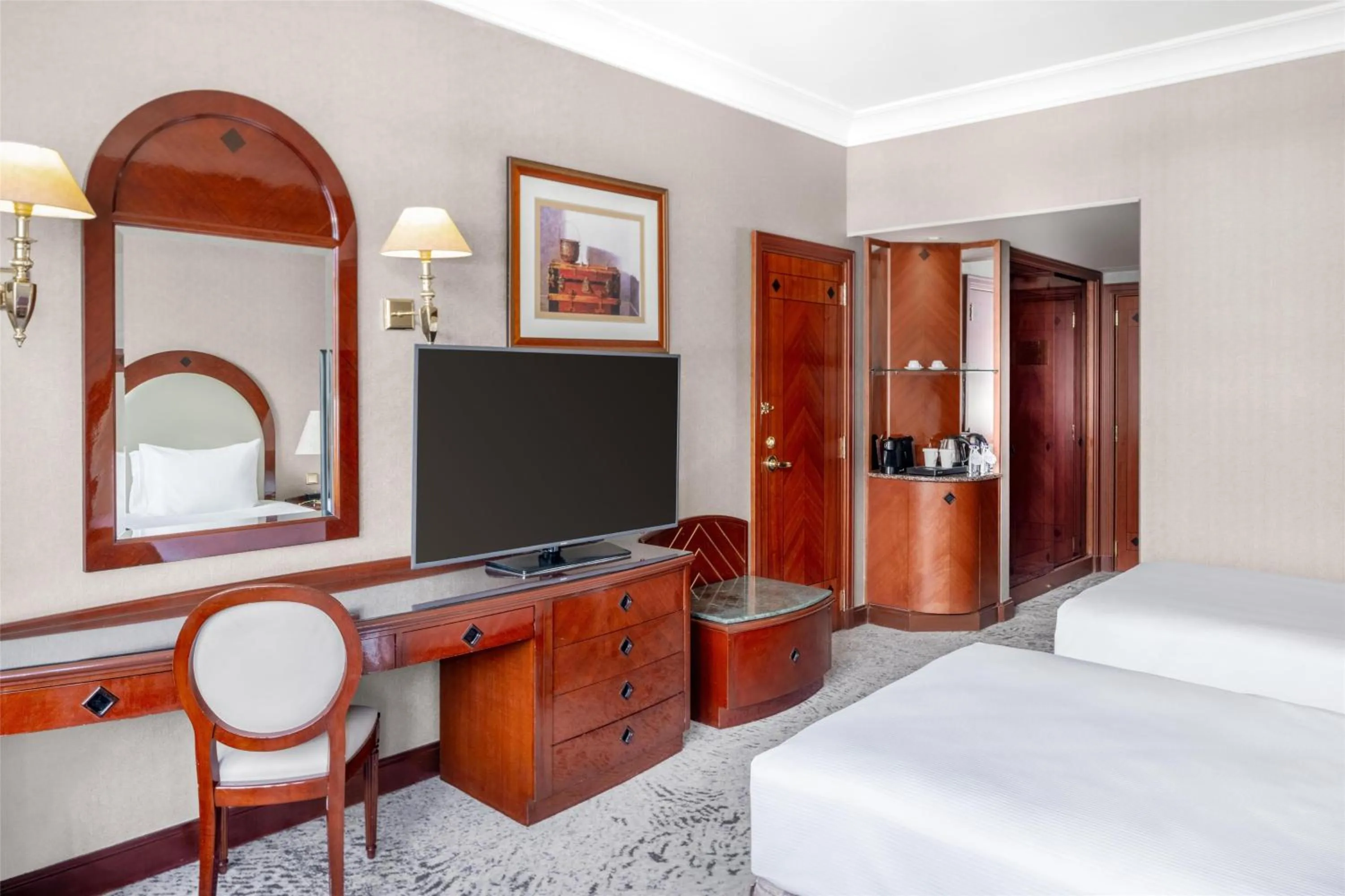 Bedroom, Bed in Madinah Hilton Hotel