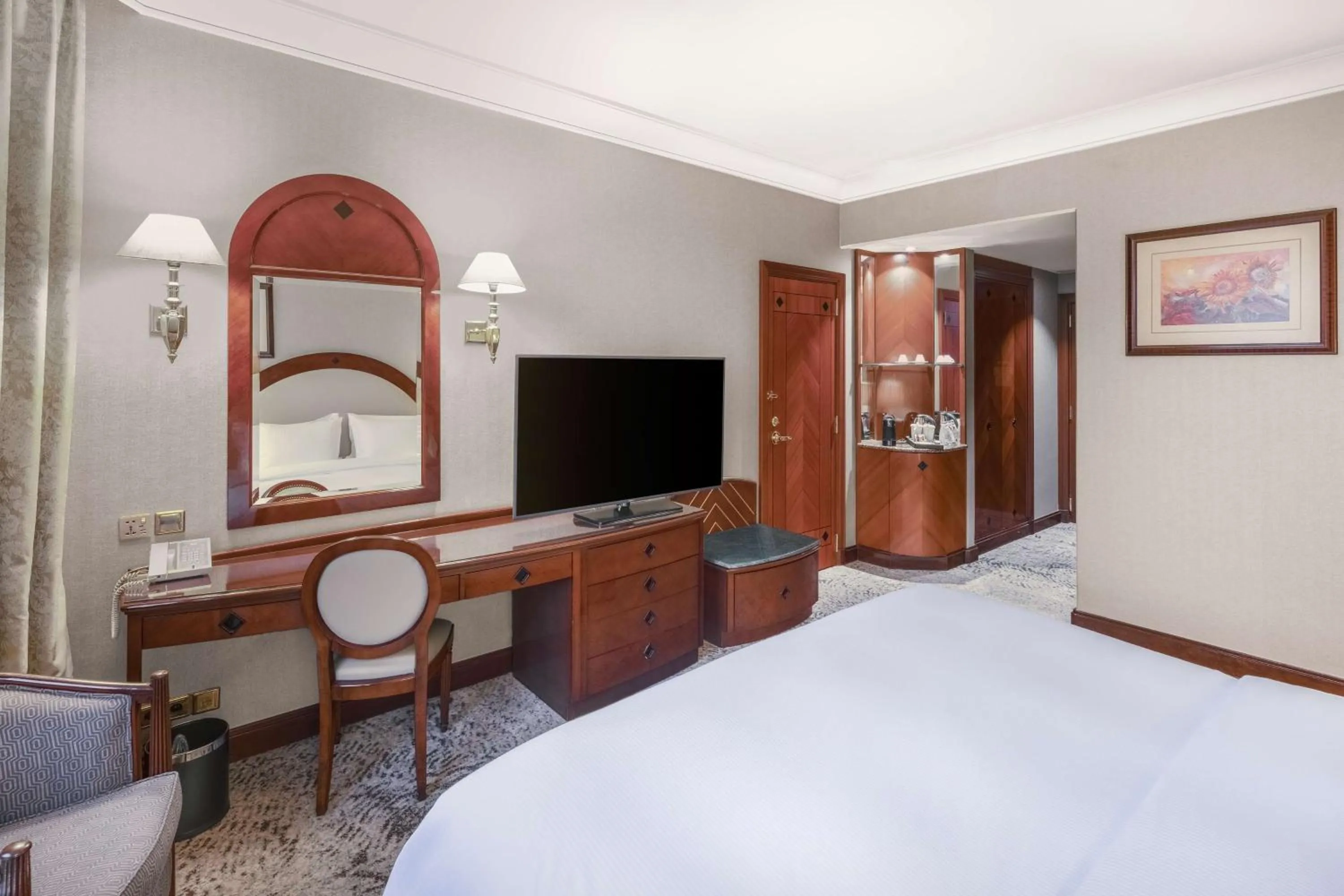 Bedroom, Bed in Madinah Hilton Hotel