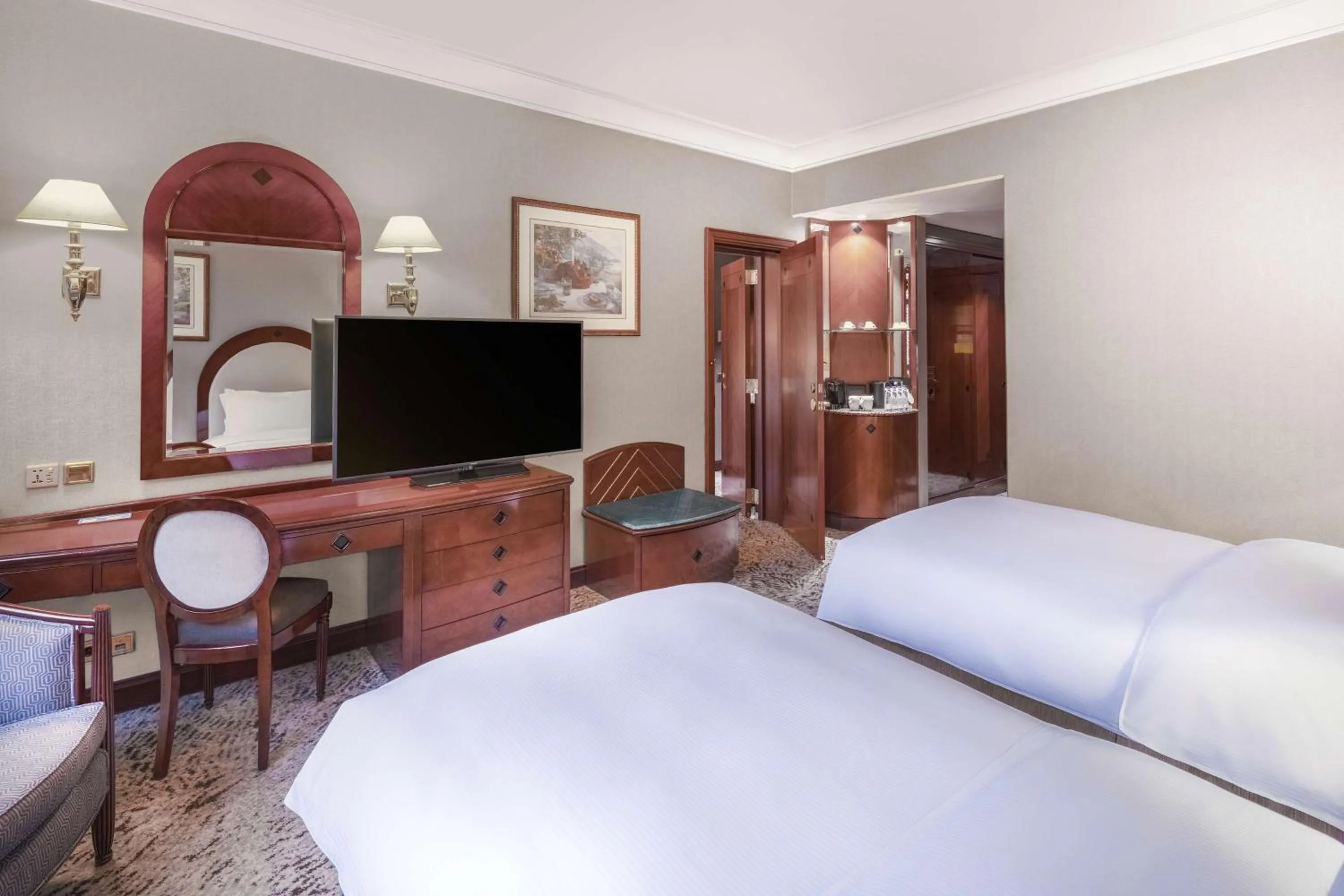 Bedroom, Bed in Madinah Hilton Hotel