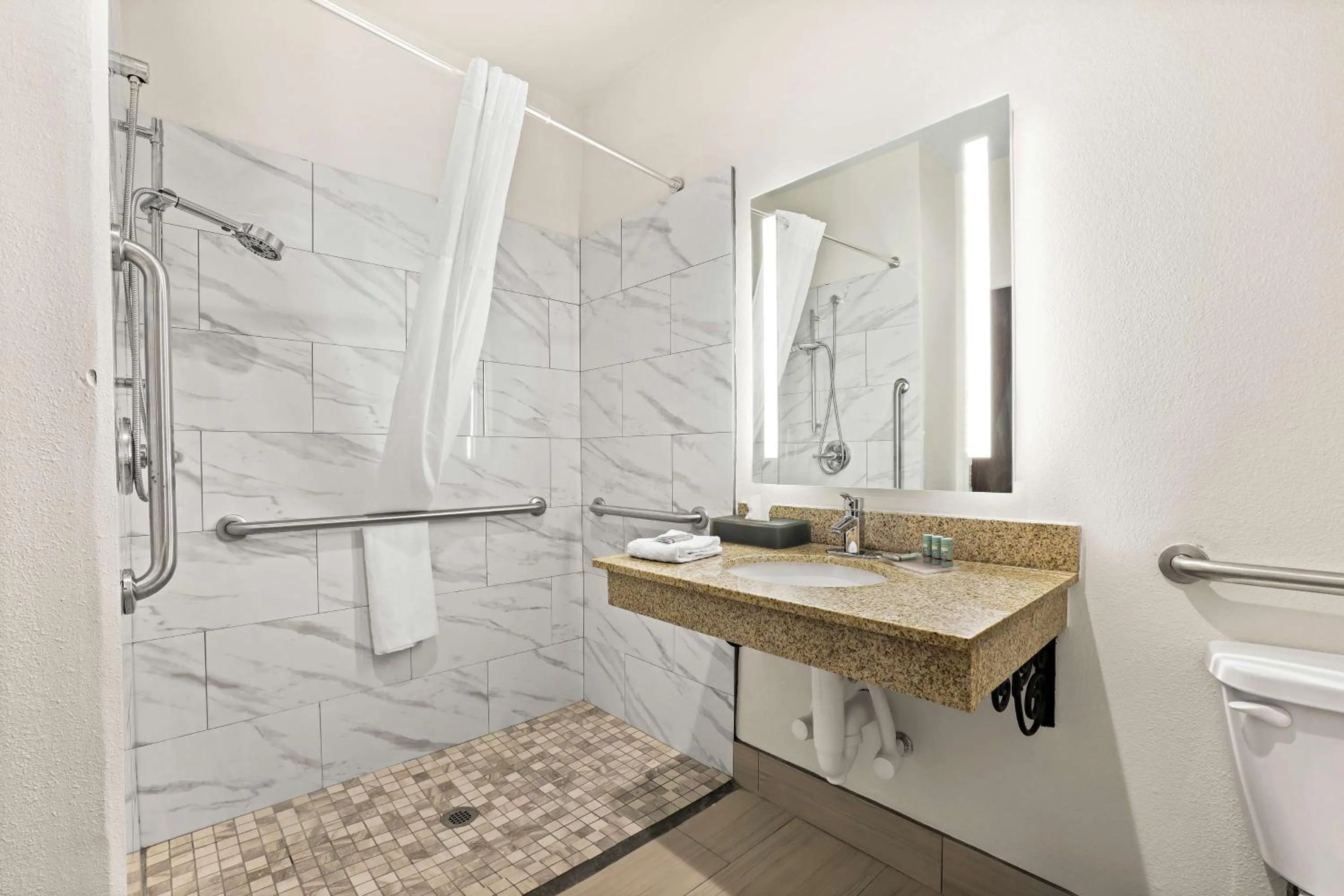 Bathroom in Best Western Iowa - Lake Charles East