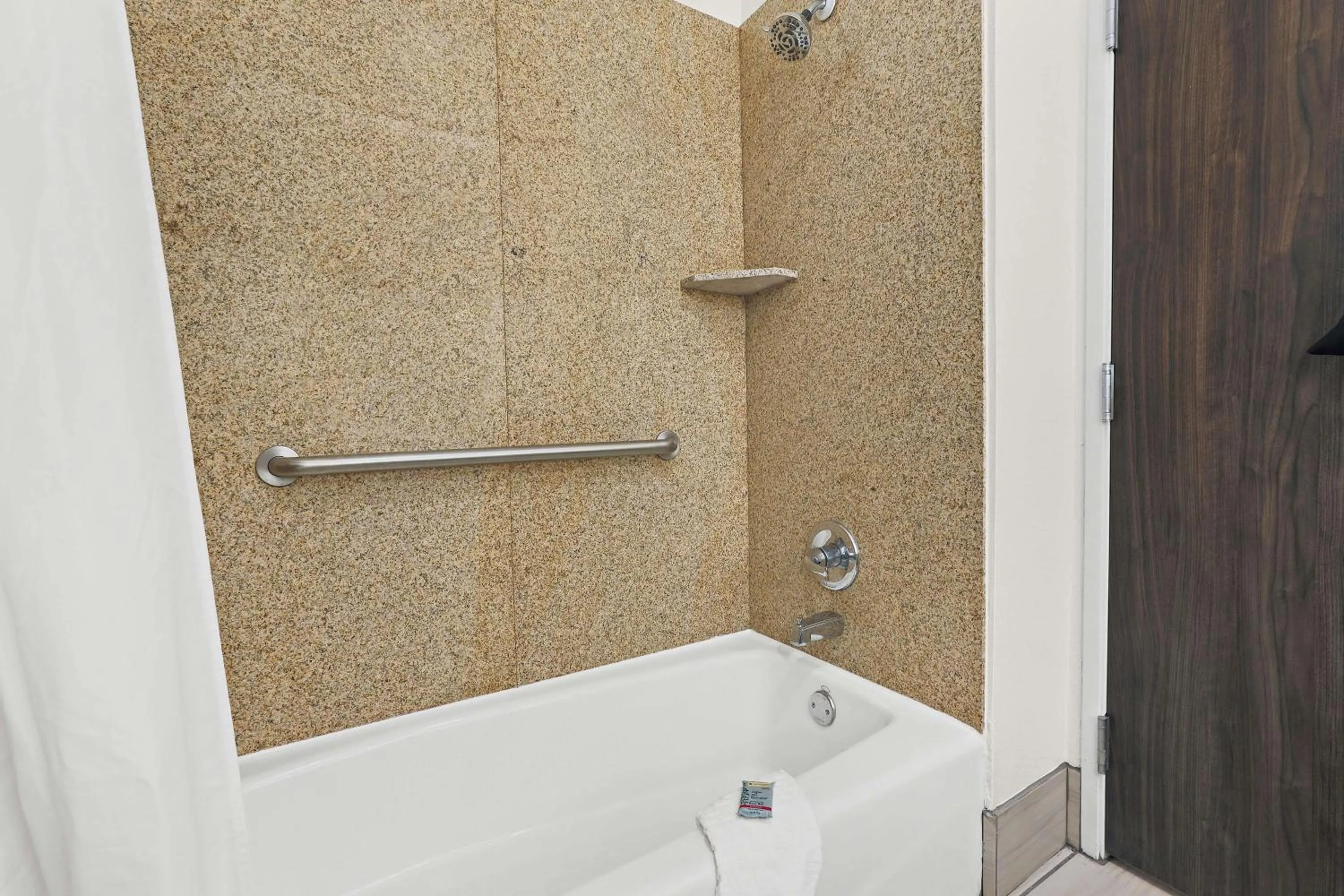 Bedroom in Best Western Iowa - Lake Charles East