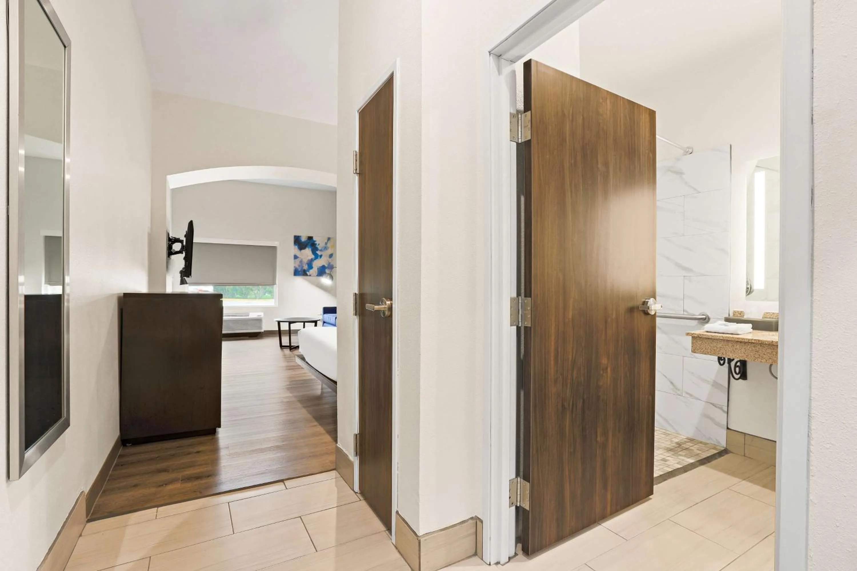 Bedroom in Best Western Iowa - Lake Charles East