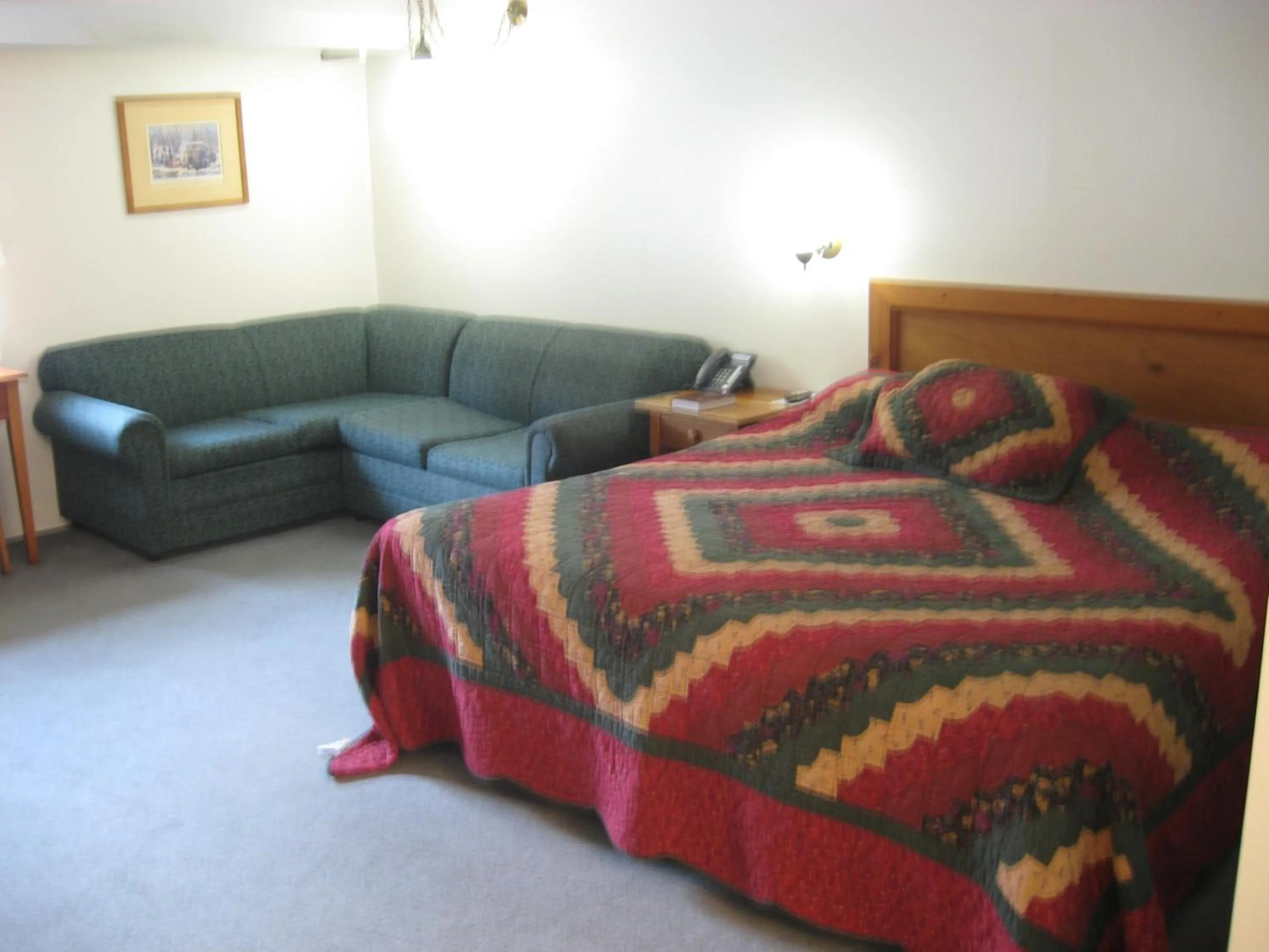 Bed in Casselman Inn