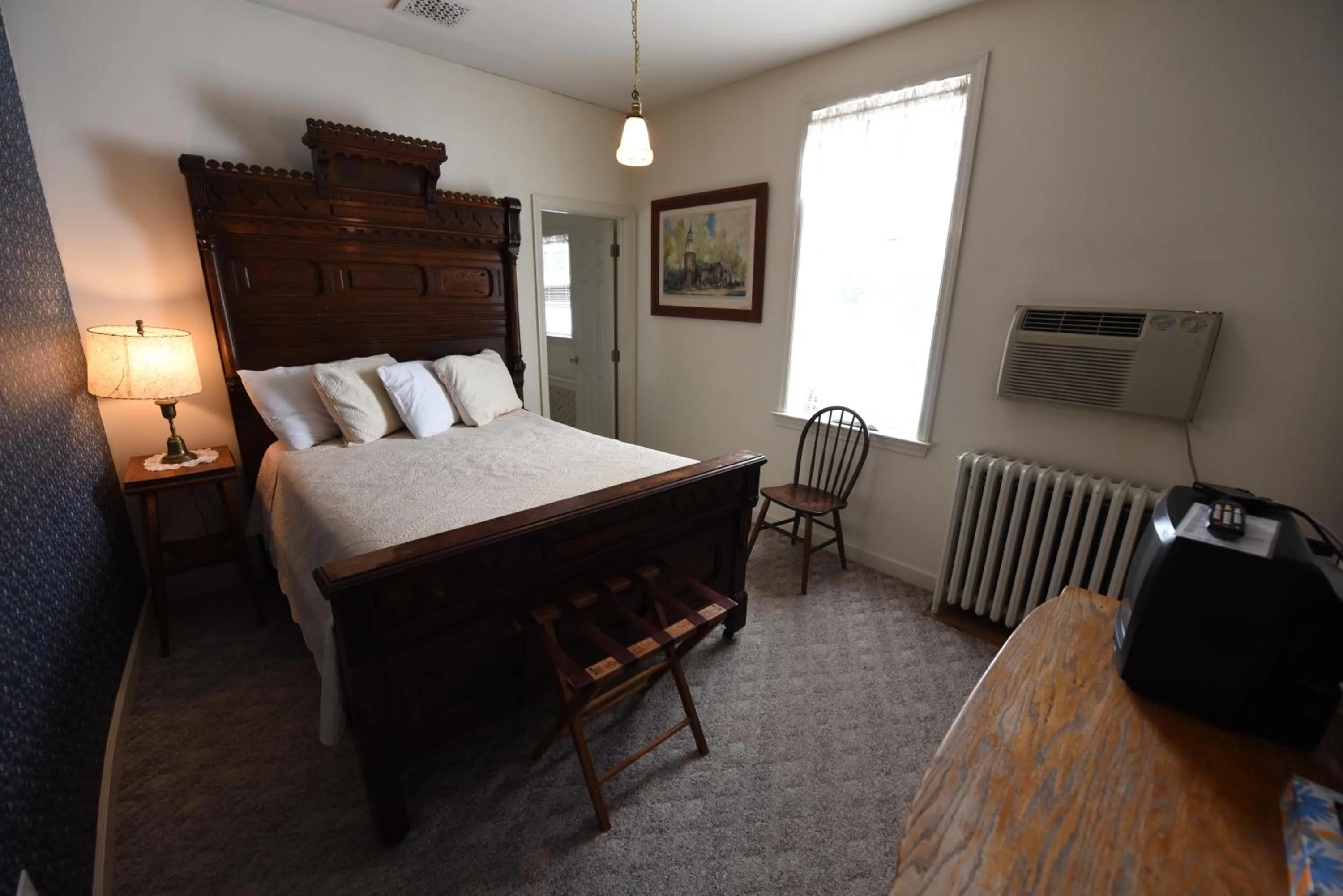 Bed in Casselman Inn
