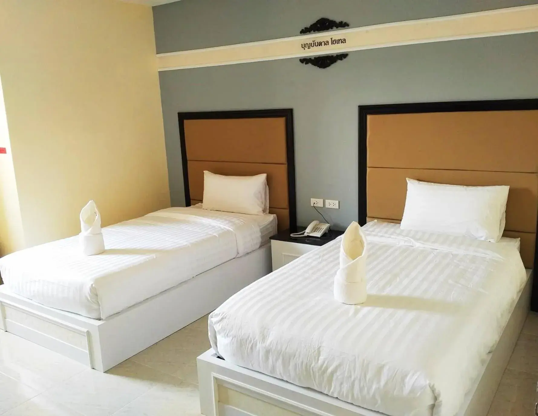 Deluxe Twin Room in Boonbundal Hotel Deluxe Twin Room in Boonbundal Hotel