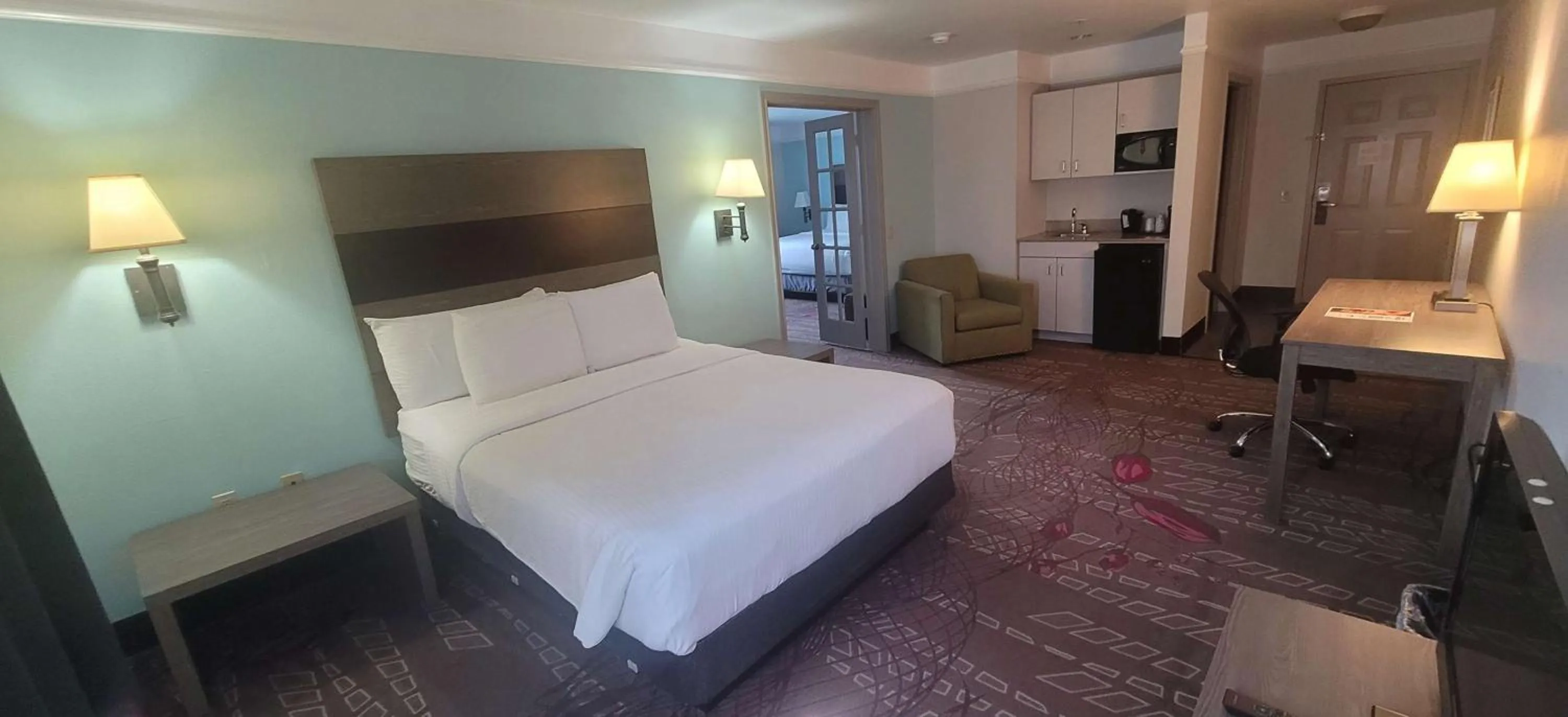 Bedroom, Bed in Kemah Edgewater Hotel, SureStay Collection by Best Western