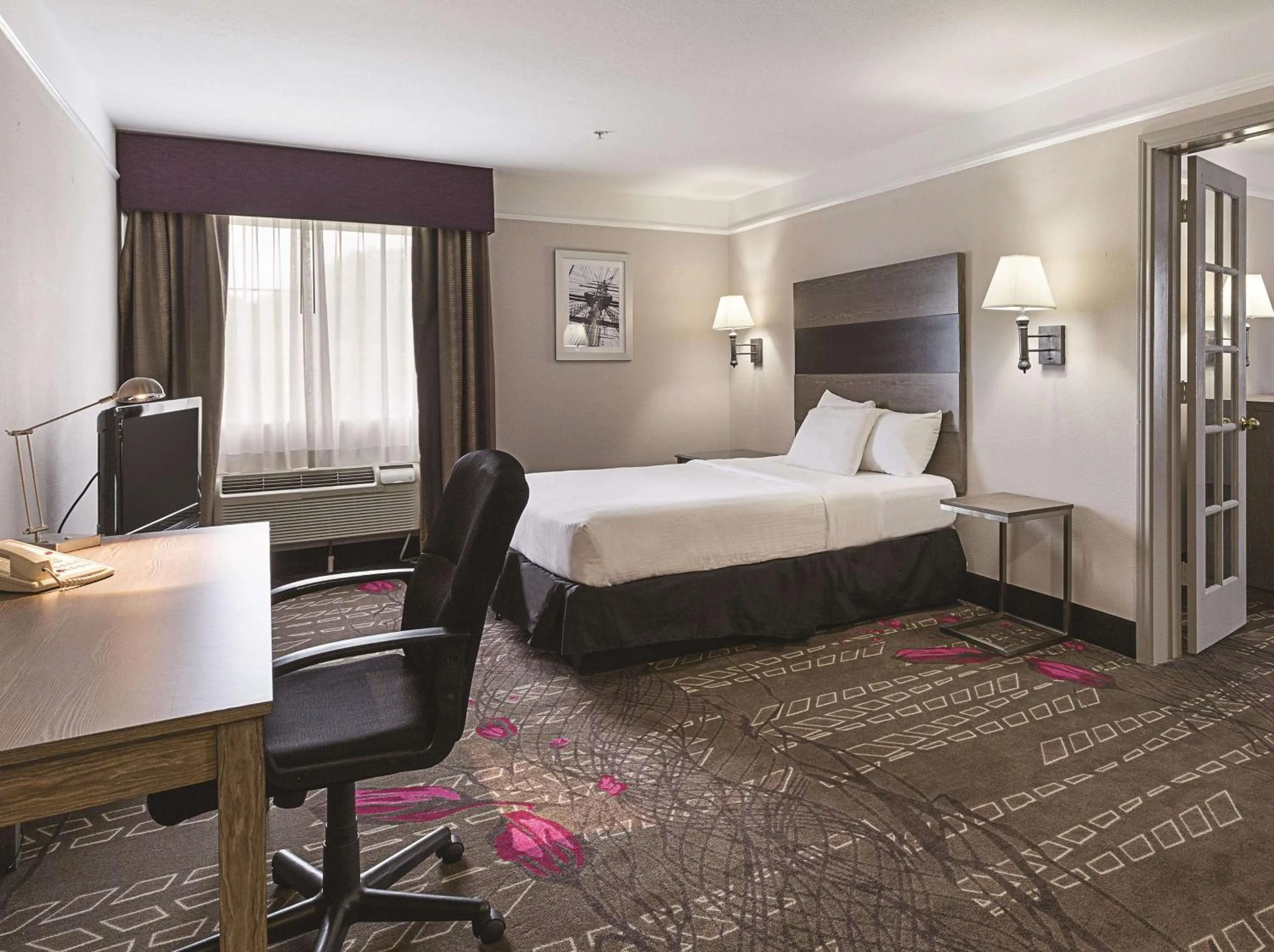 Photo of the whole room, Bed in Kemah Edgewater Hotel, SureStay Collection by Best Western