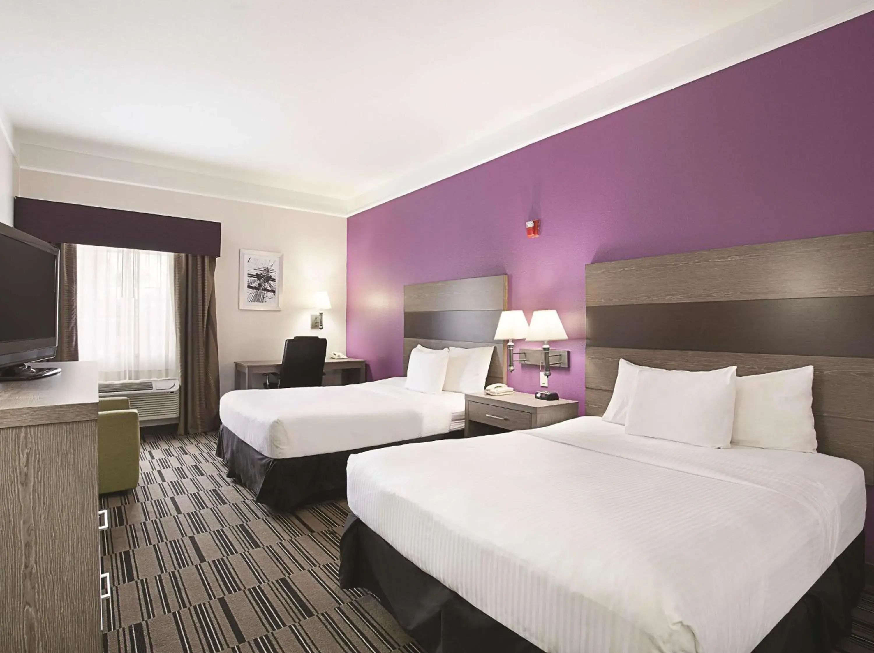 Deluxe Queen Room with Two Queen Beds in Kemah Edgewater Hotel, SureStay Collection by Best Western Deluxe Queen Room with Two Queen Beds in Kemah Edgewater Hotel, SureStay Collection by Best Western