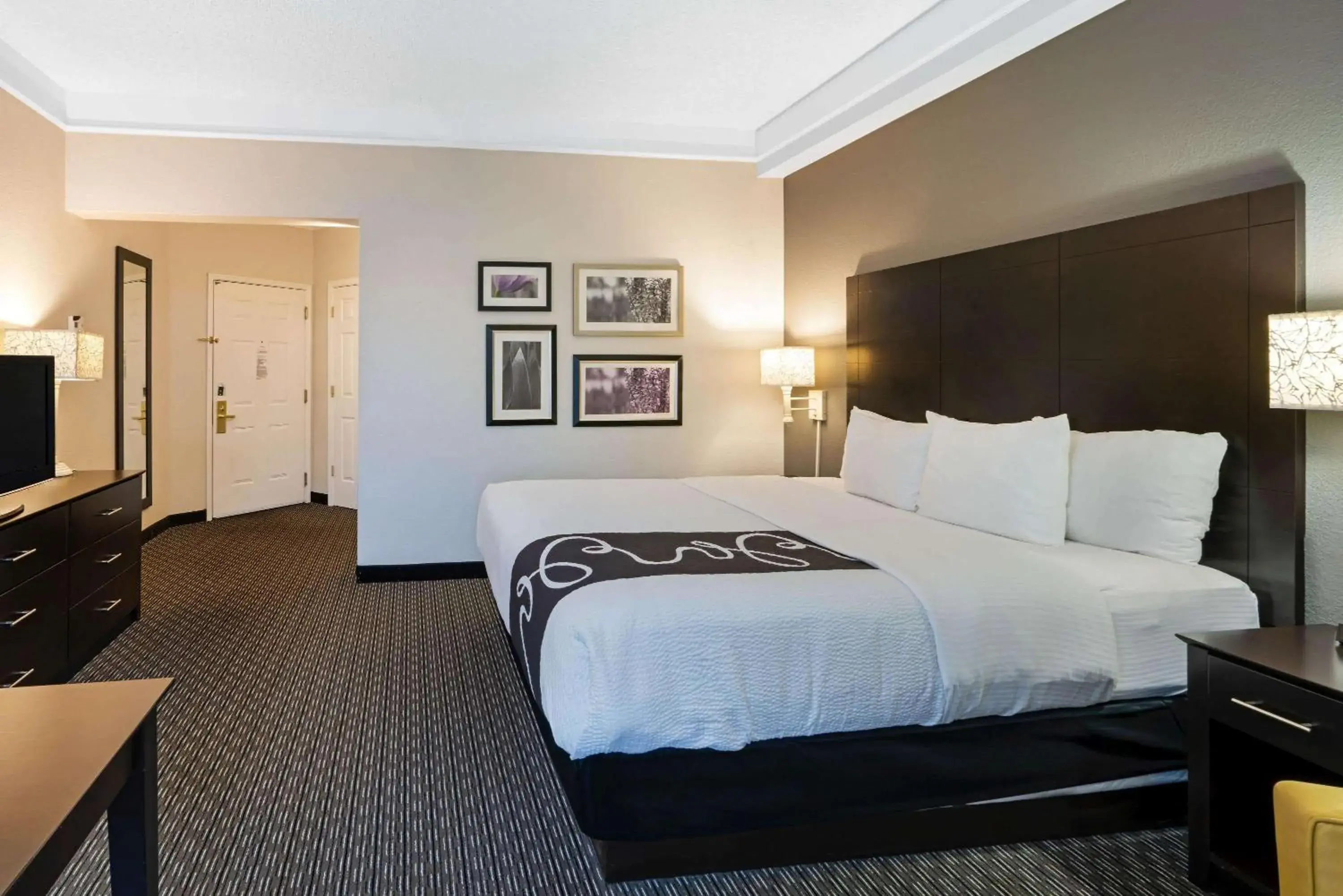 King Suite with Sofa Bed - Pool View in La Quinta by Wyndham Mesa Superstition Springs King Suite with Sofa Bed - Pool View in La Quinta by Wyndham Mesa Superstition Springs