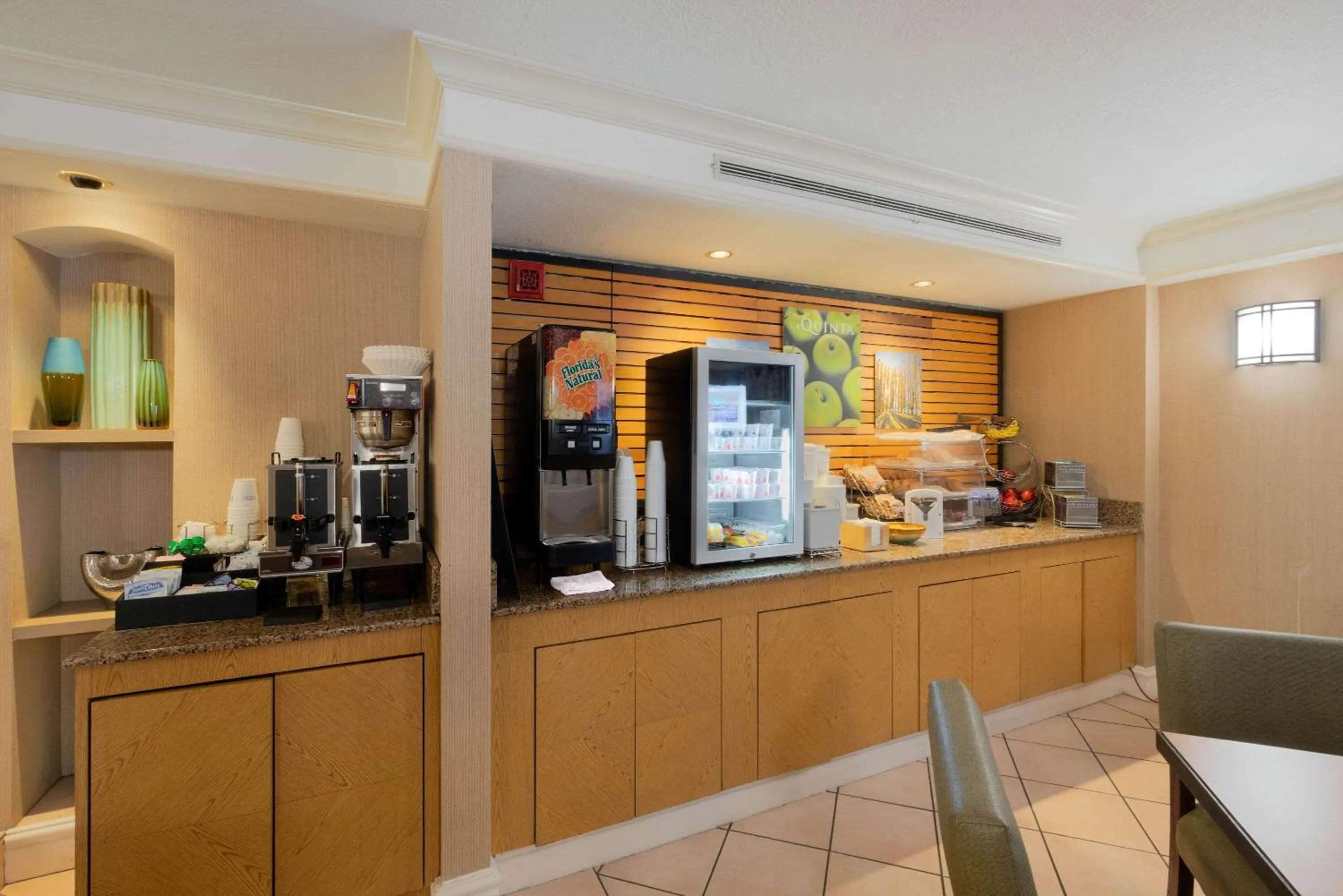 Restaurant/places to eat in La Quinta Inn by Wyndham Cheyenne