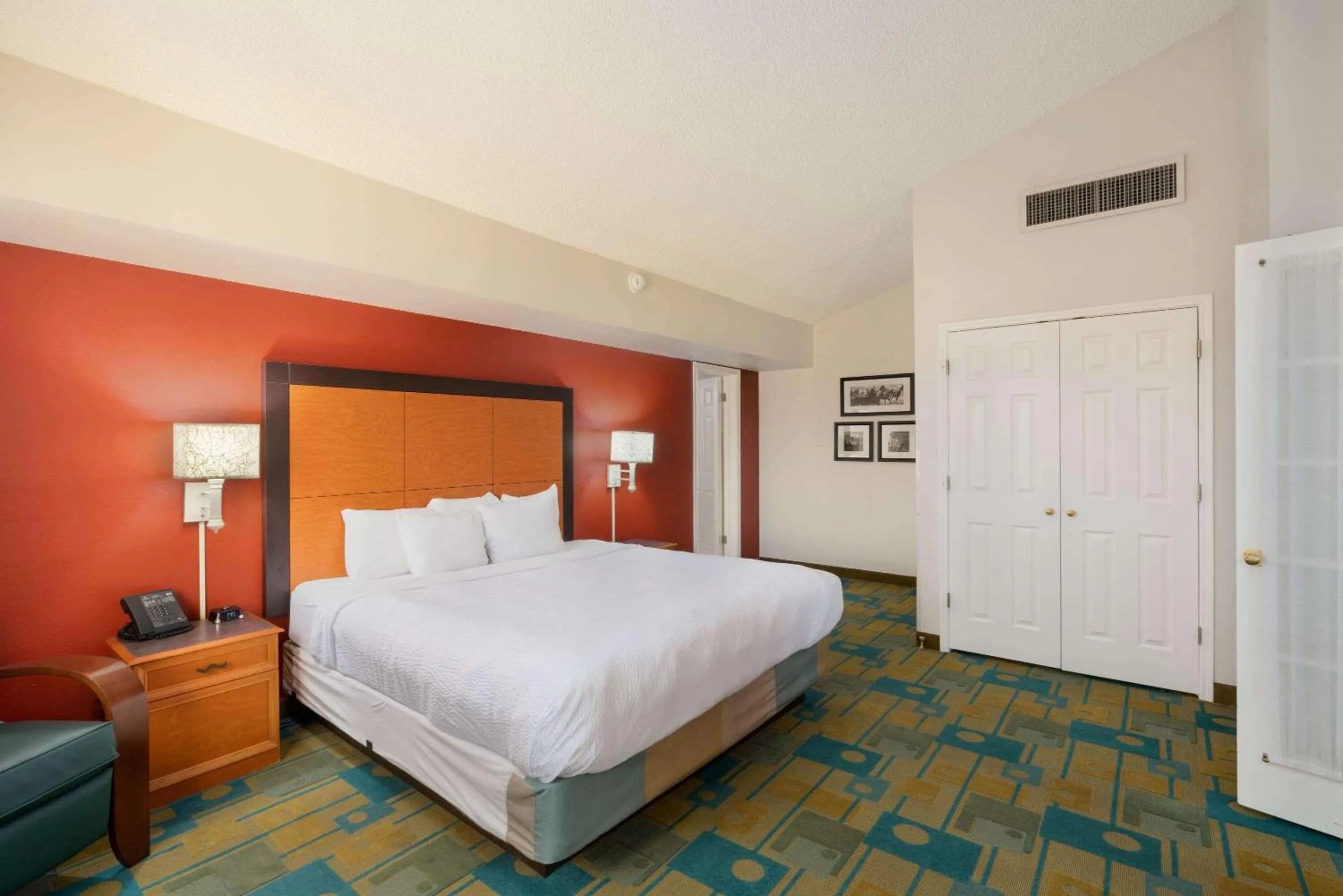 Photo of the whole room, Bed in La Quinta Inn by Wyndham Cheyenne