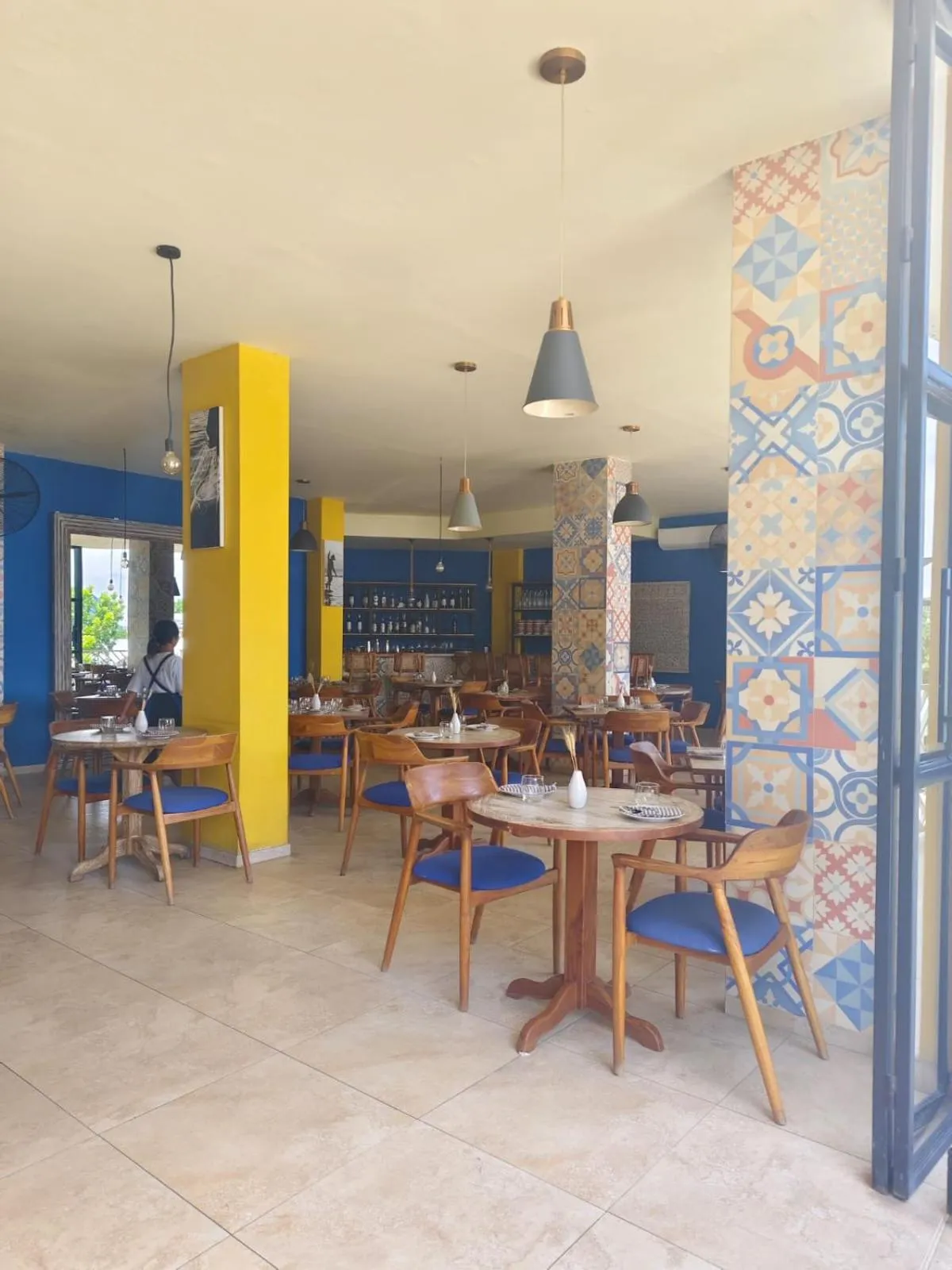 Restaurant/places to eat in Triple 8 Suites