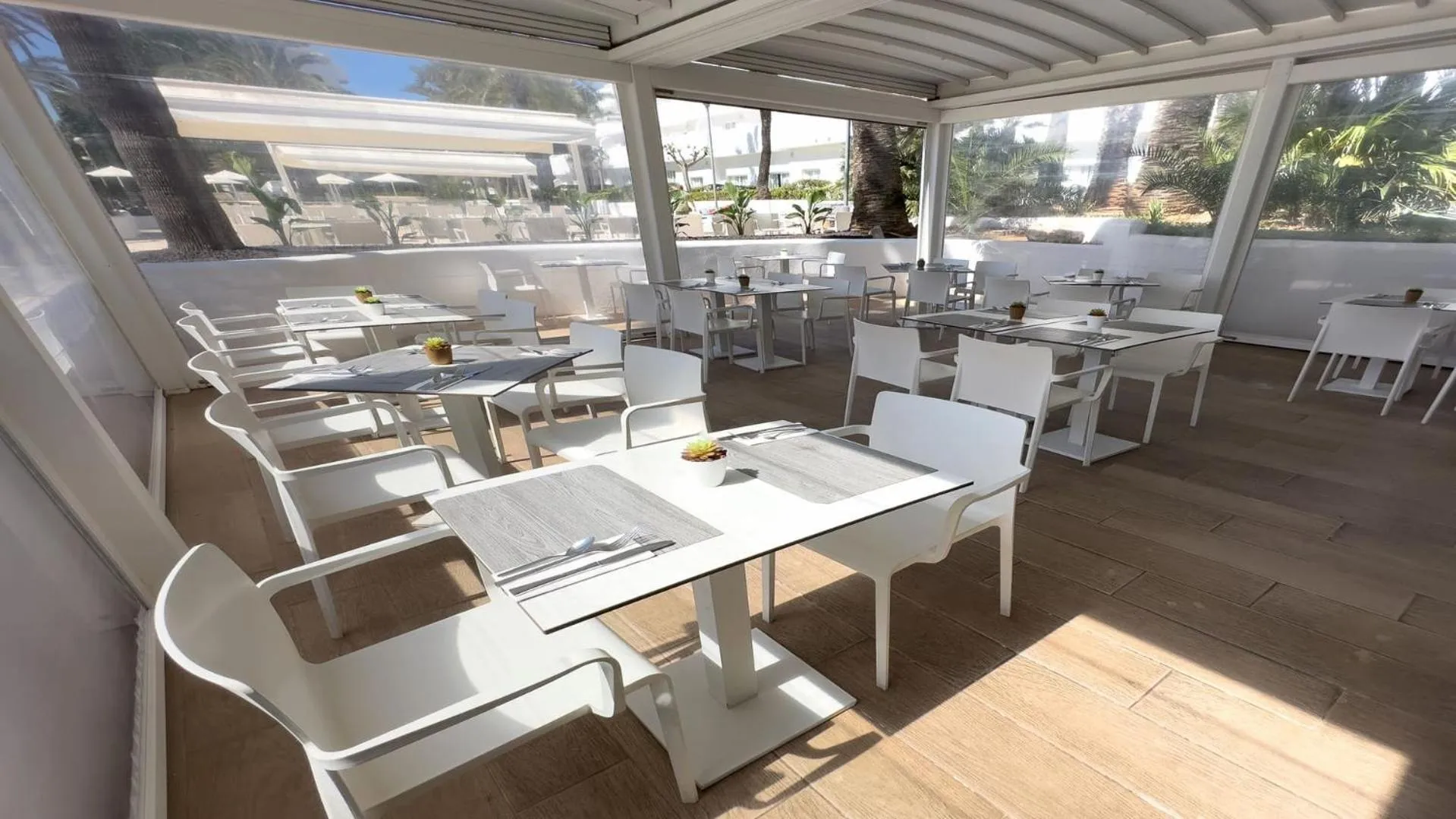 Restaurant/places to eat in BLUESEA Club Martha's