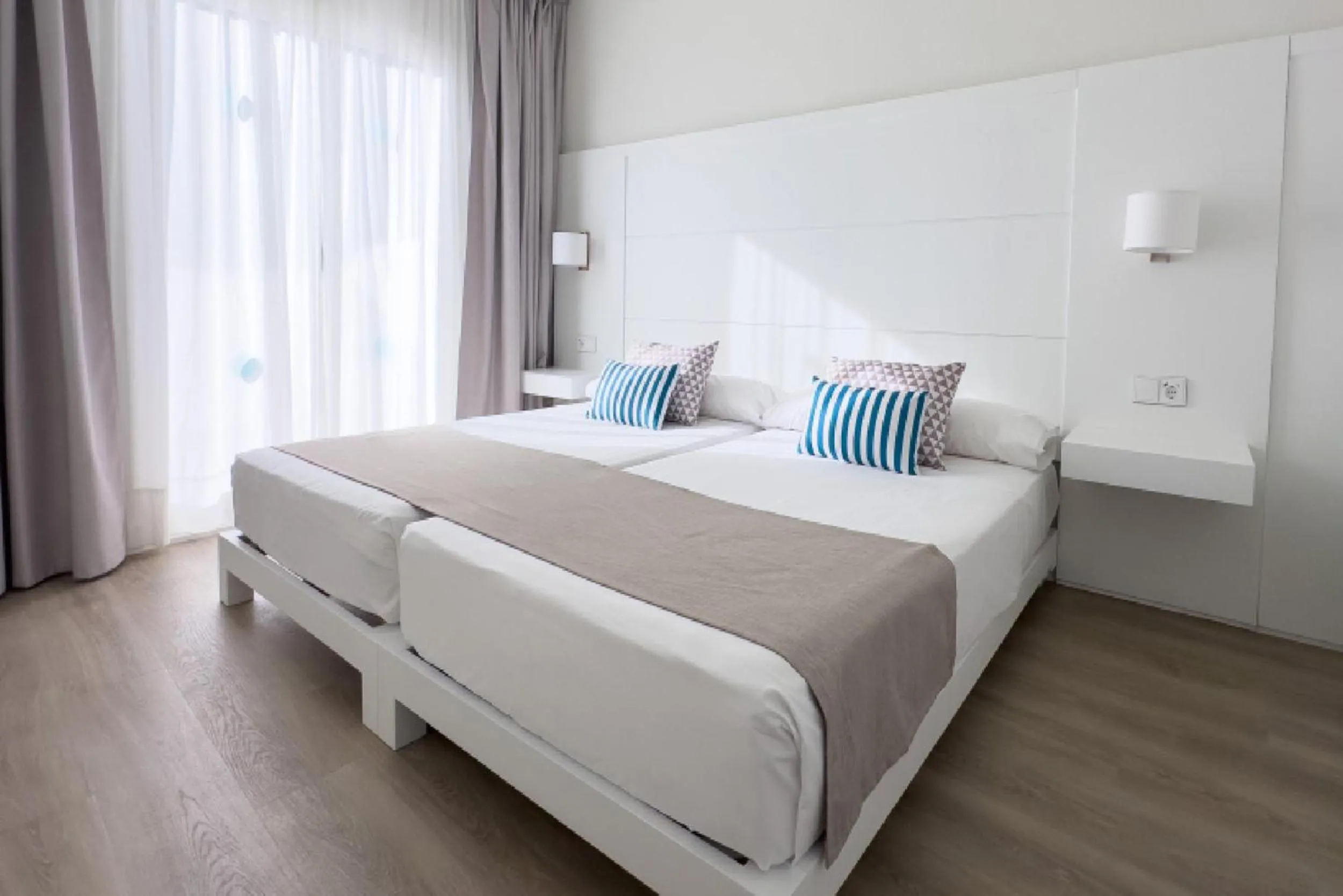 Photo of the whole room, Bed in BLUESEA Club Martha's