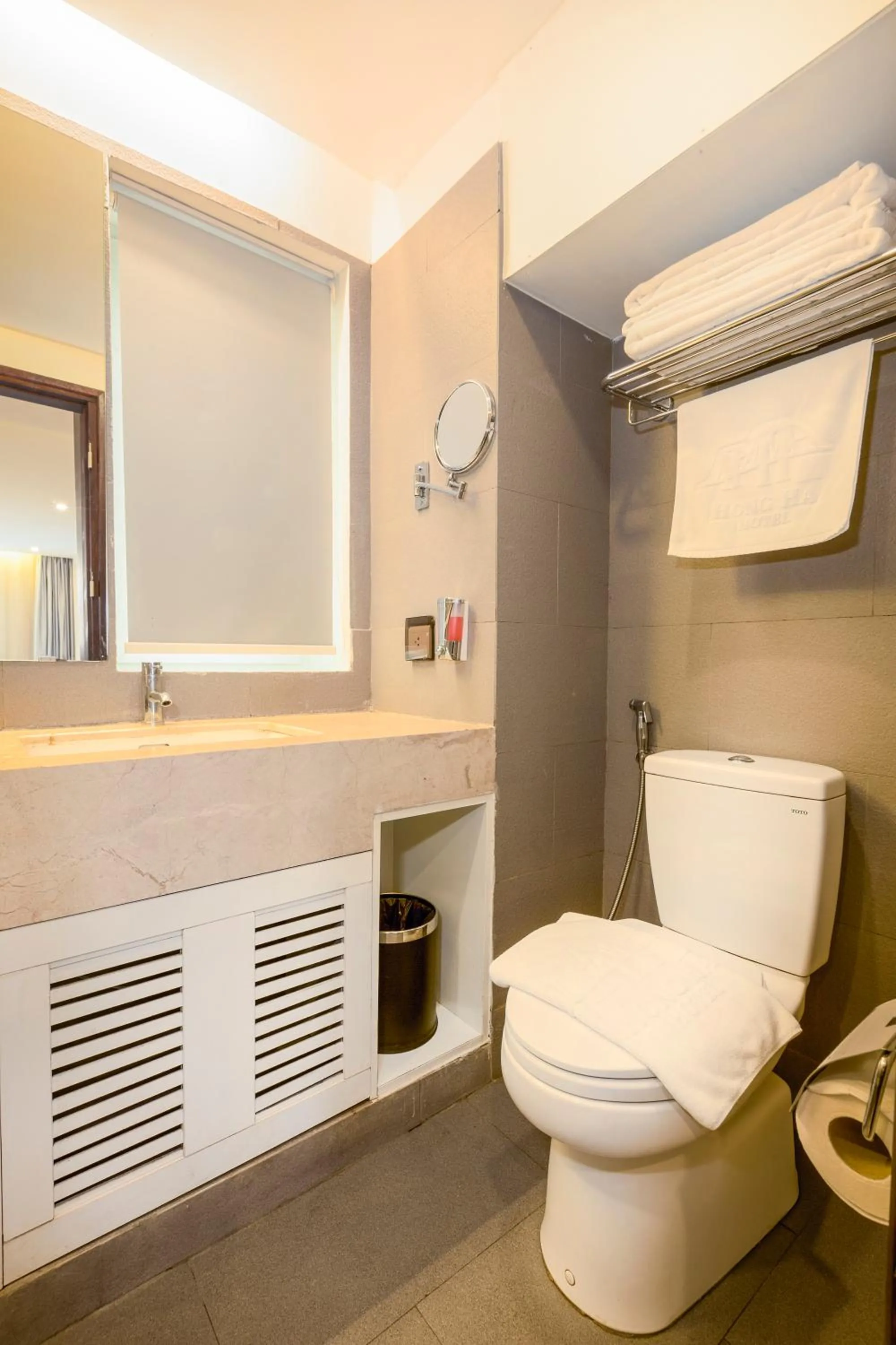 Bathroom in Hong Ha Hotel