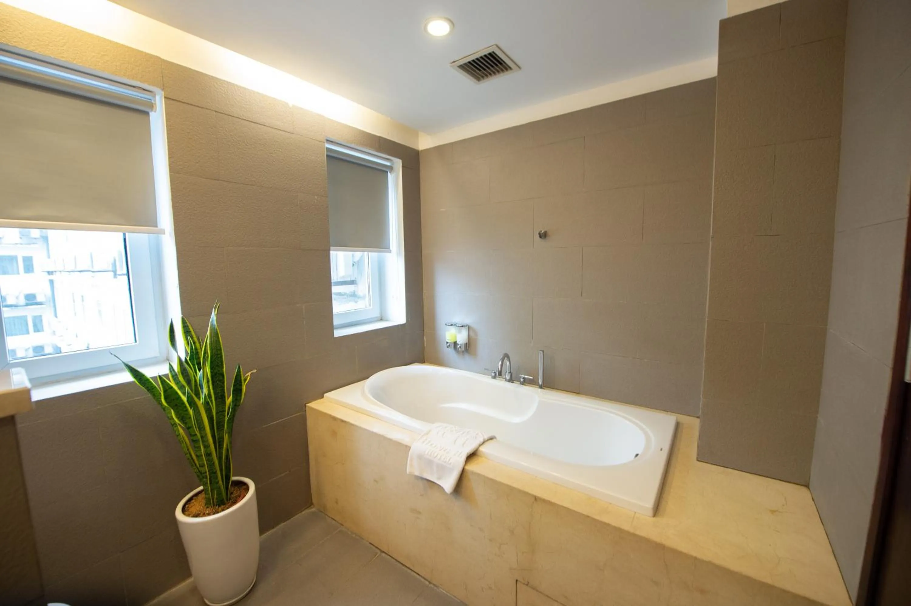 Bathroom in Hong Ha Hotel