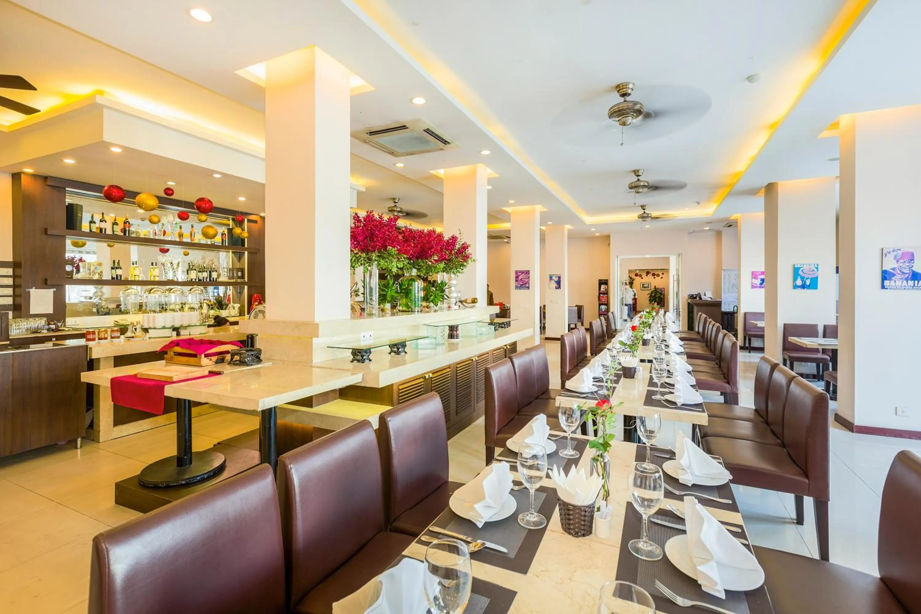 Restaurant/places to eat in Hong Ha Hotel