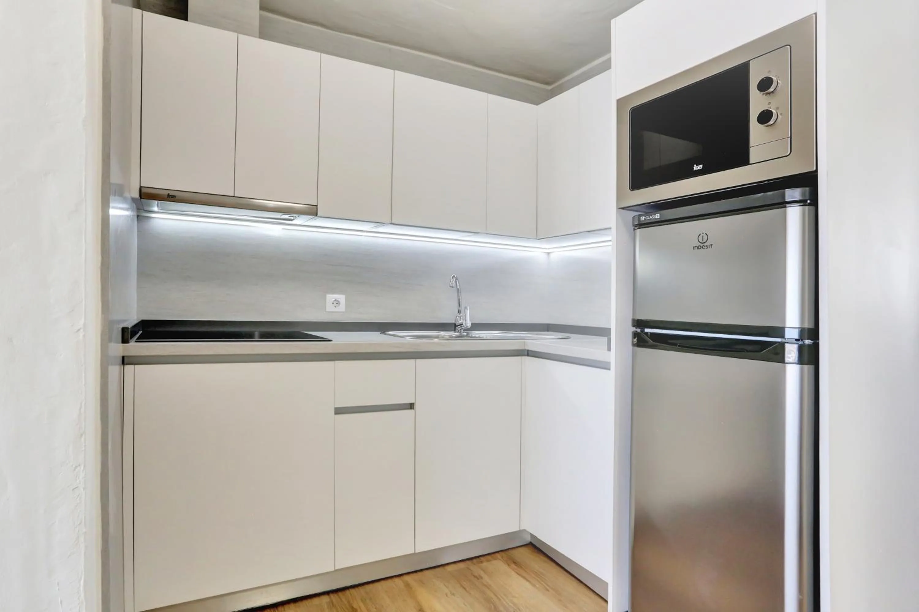 Kitchen or kitchenette in Apartamentos Garden & Sea Boutique Lodging by LIVVO