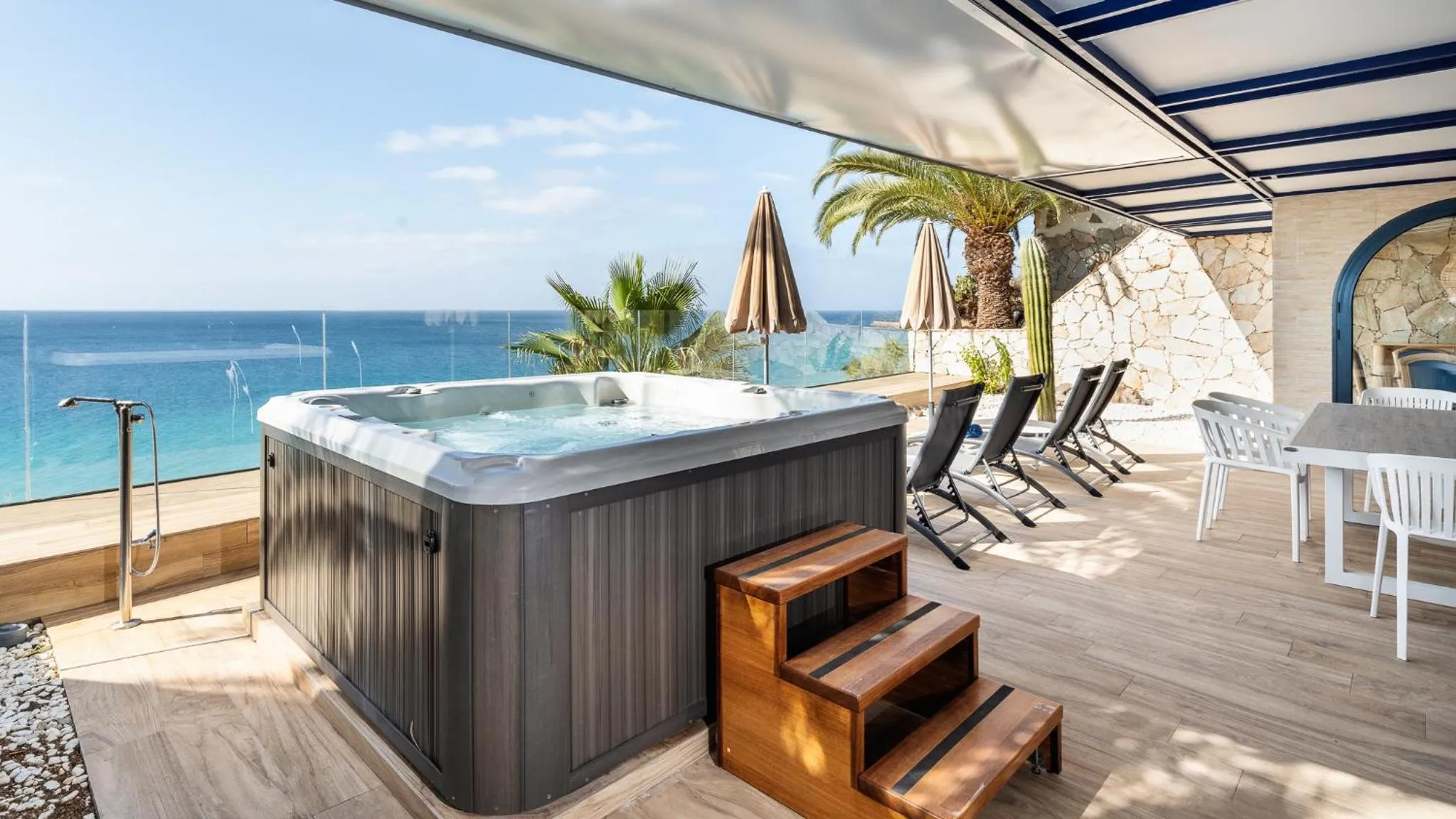Hot Tub in Apartamentos Garden & Sea Boutique Lodging by LIVVO
