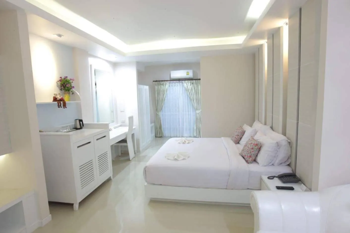 Photo of the whole room, Bed in Nantrungjai Boutique Hotel