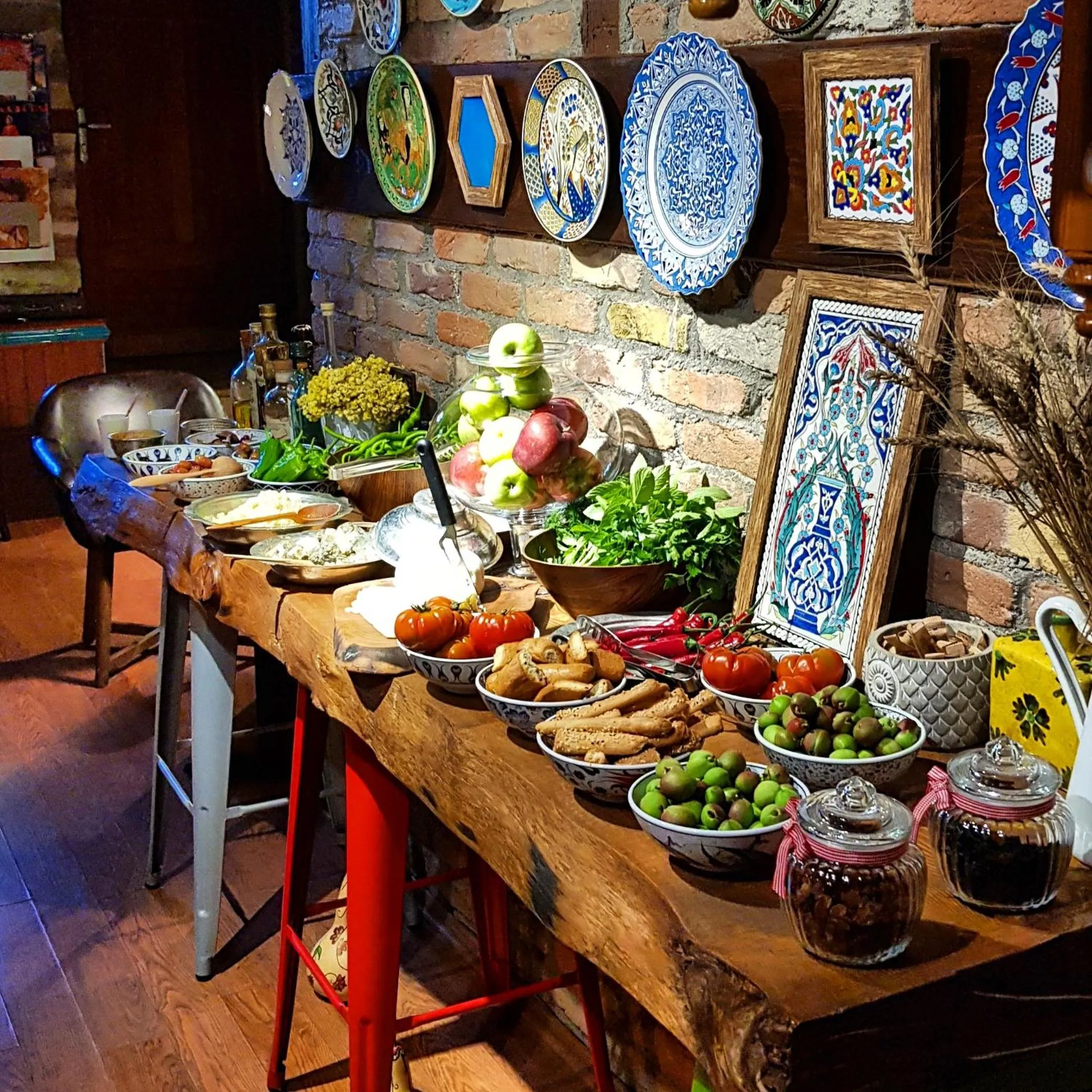 Restaurant/places to eat in Hich Hotel Konya