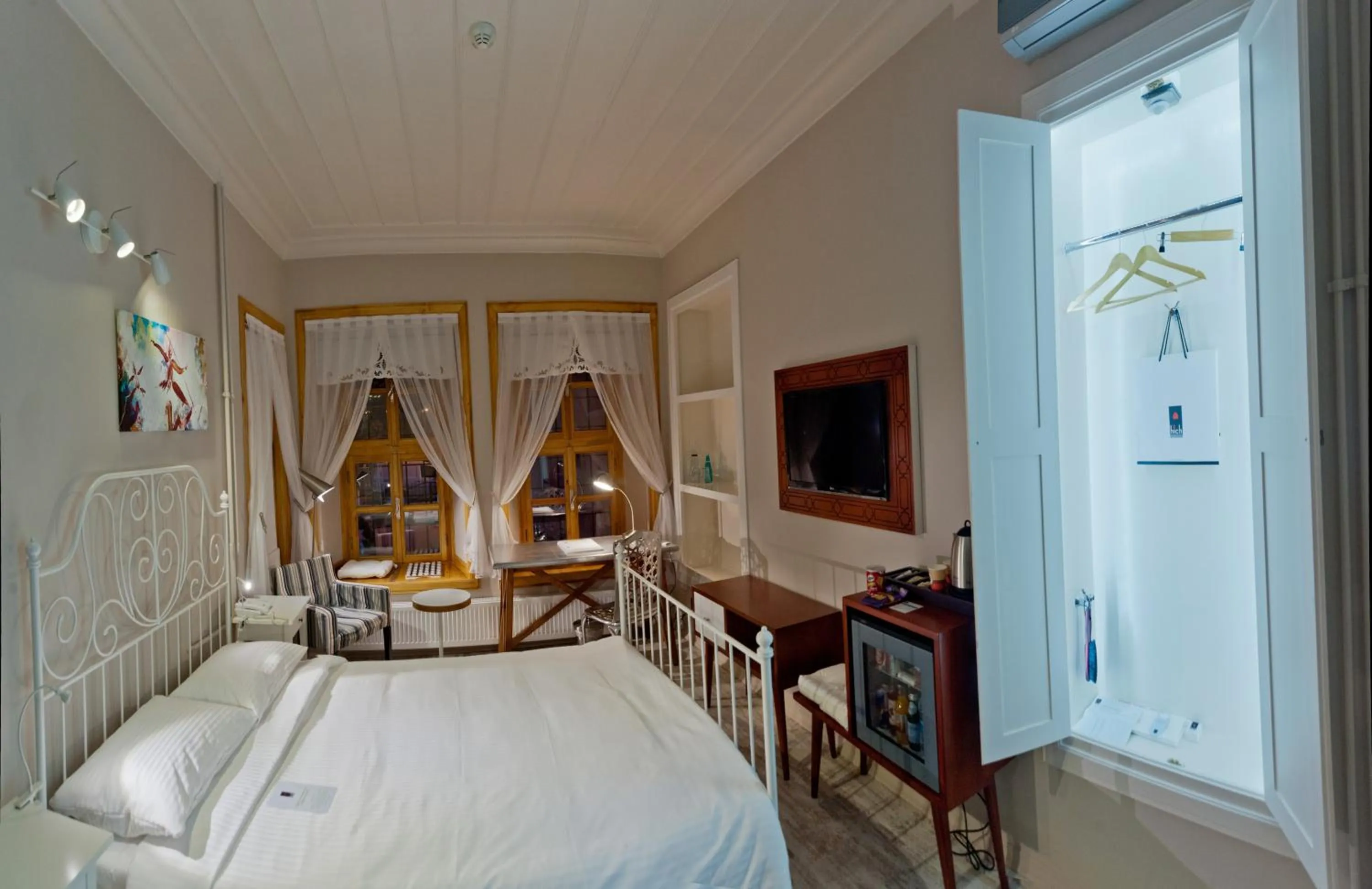 Photo of the whole room, Bed in Hich Hotel Konya