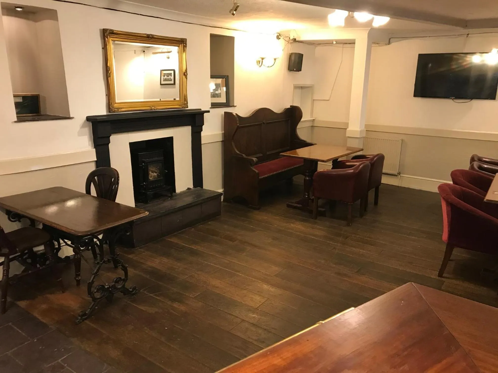 Lounge or bar in Crown Hotel