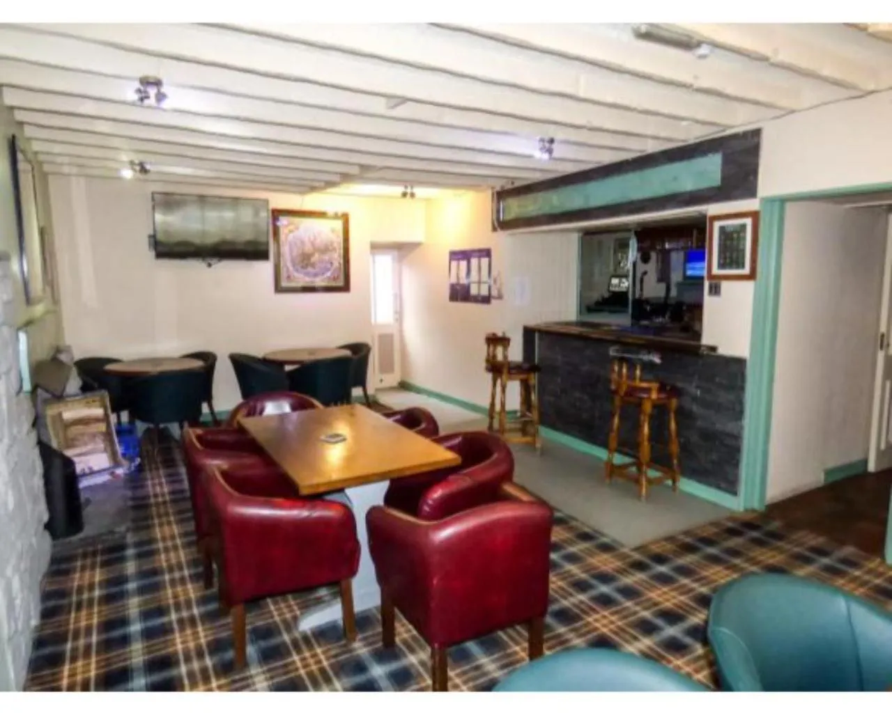 Lounge or bar in Crown Hotel