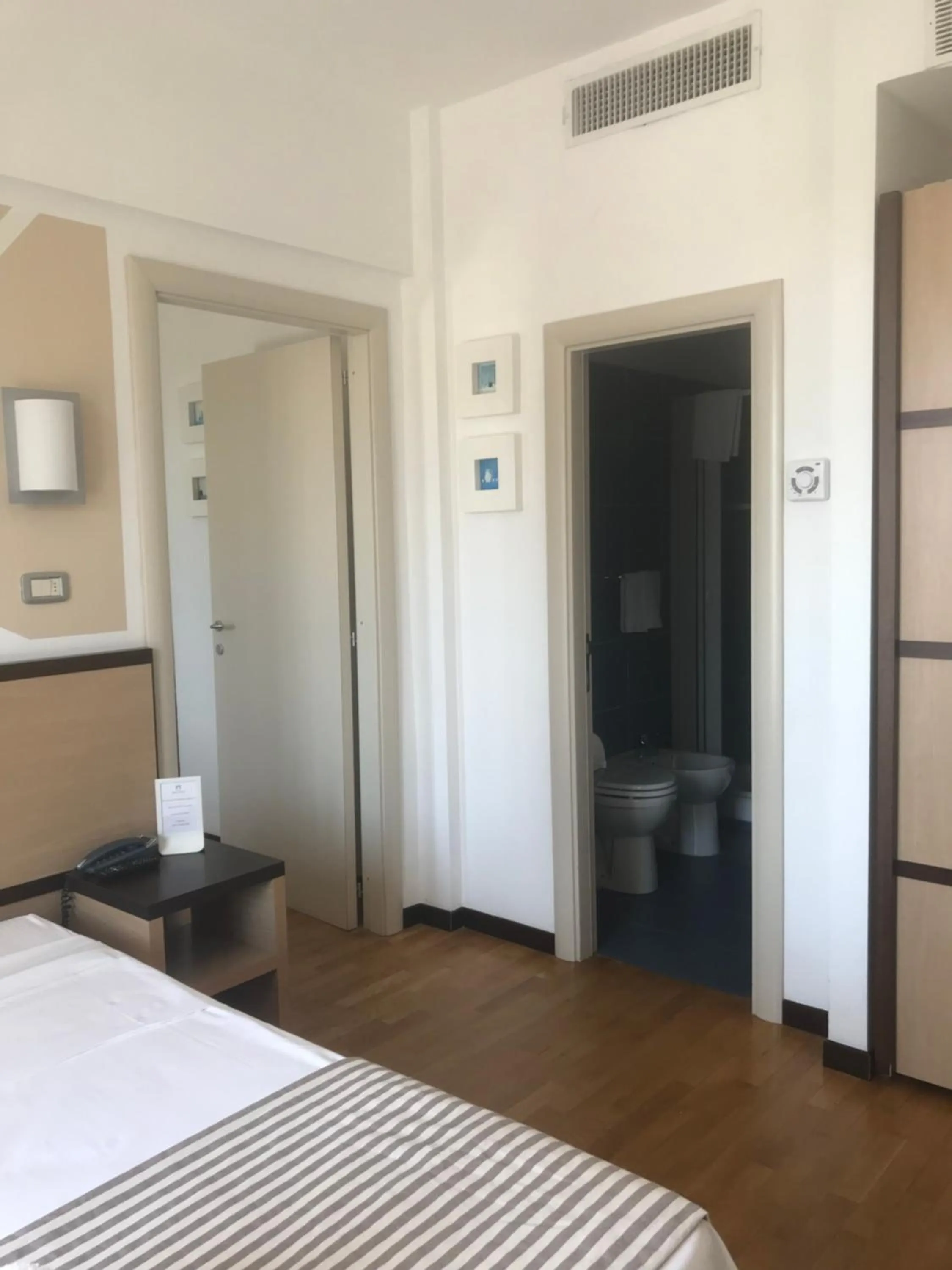 Bathroom, Bed in Hotel Royal