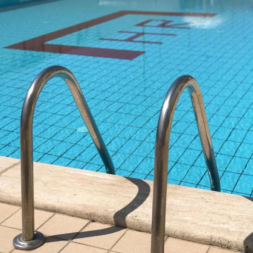 Swimming pool in Hotel Royal