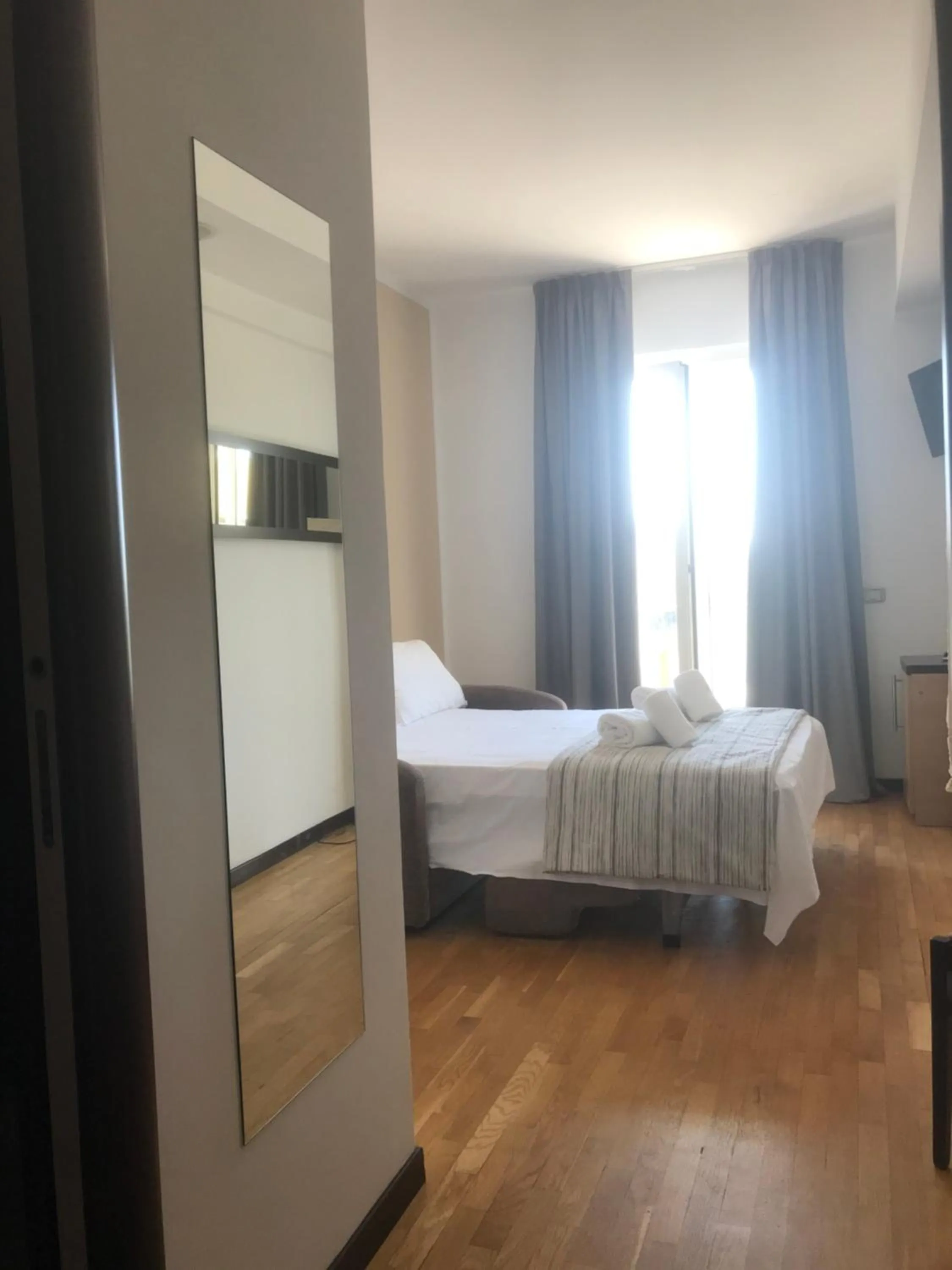 Bedroom, Bed in Hotel Royal