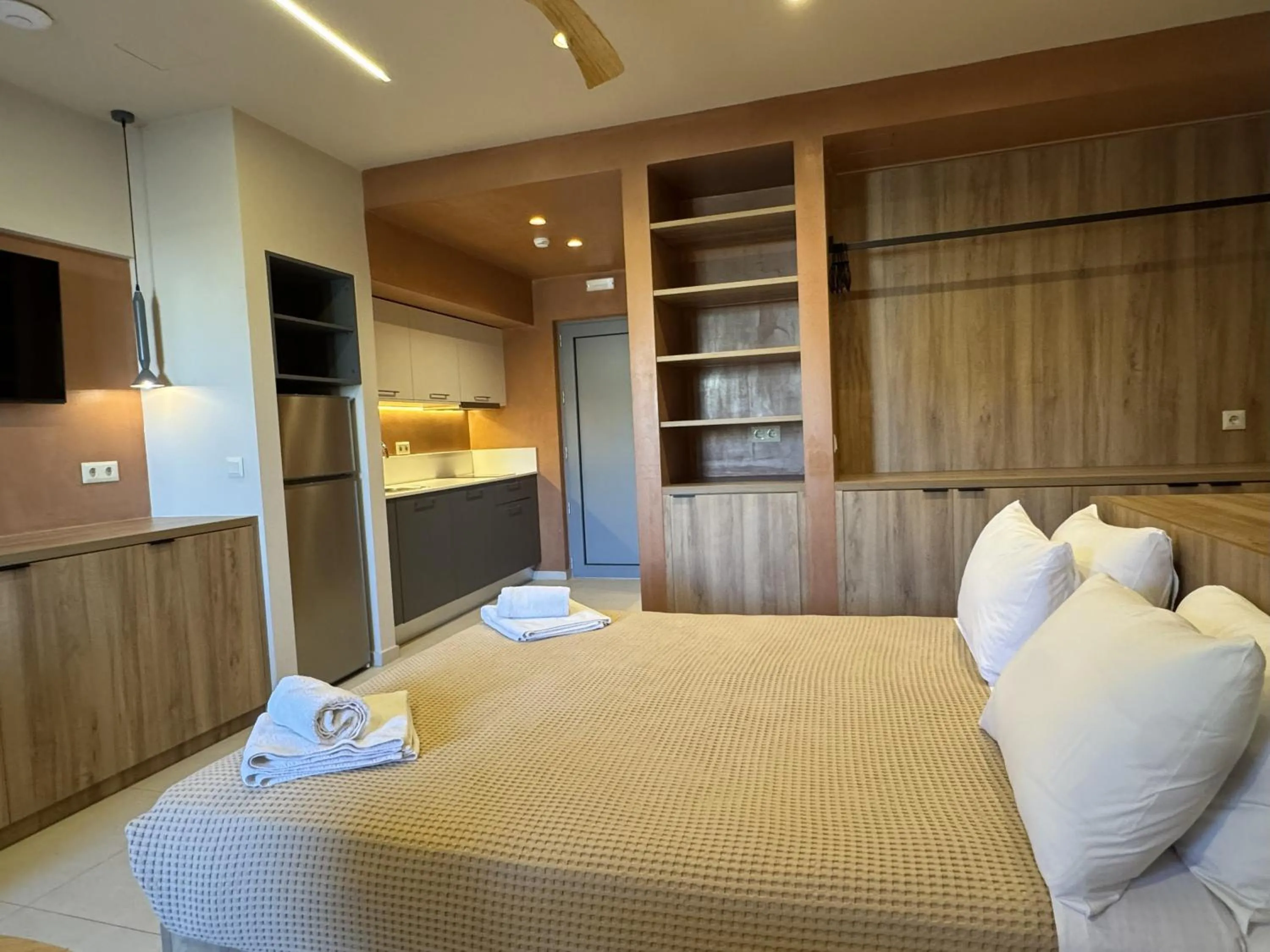 TV and multimedia, Bed in Philoxenia Apartments