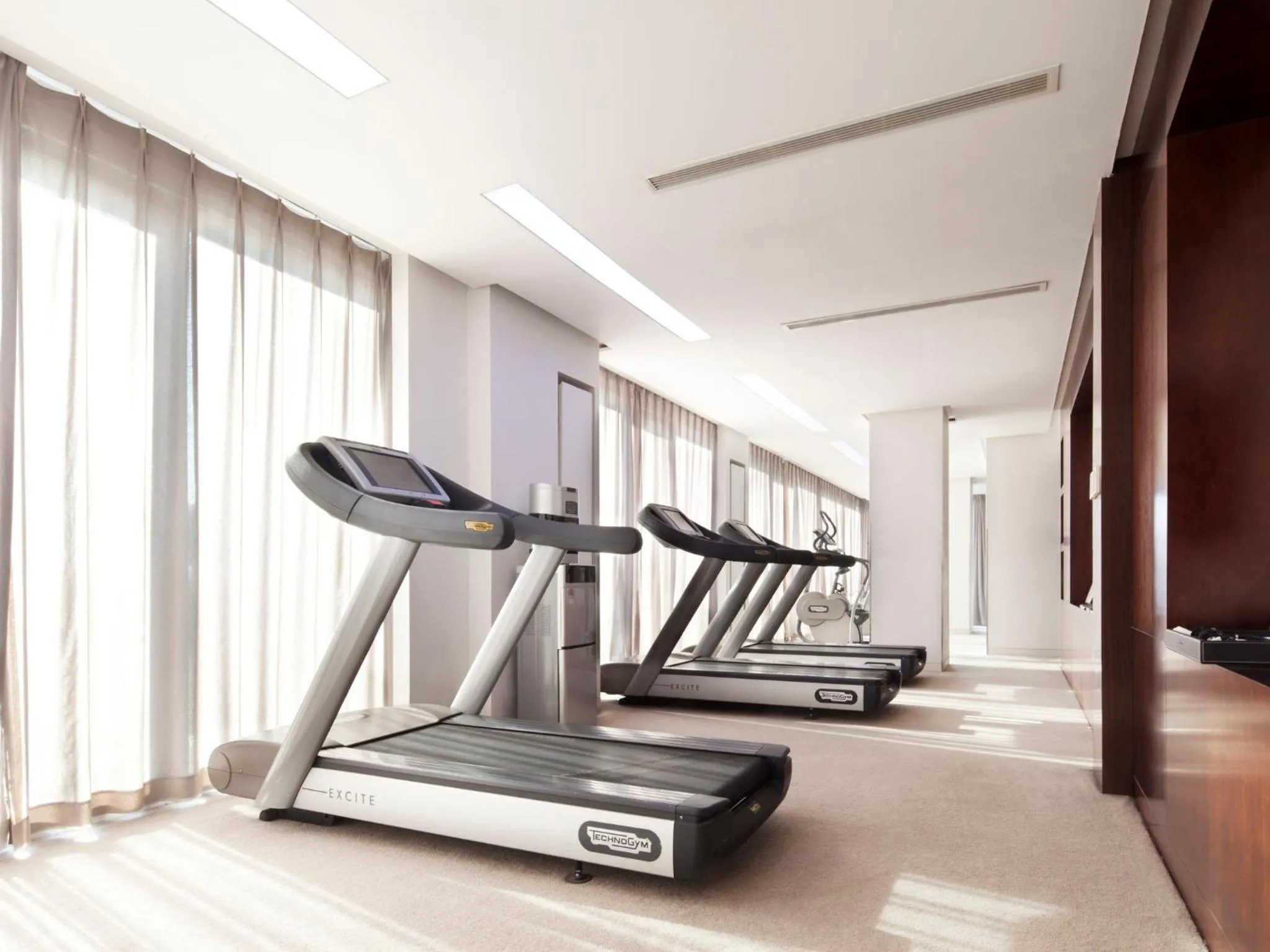Fitness centre/facilities in Howard Johnson Parkland Hotel Dalian