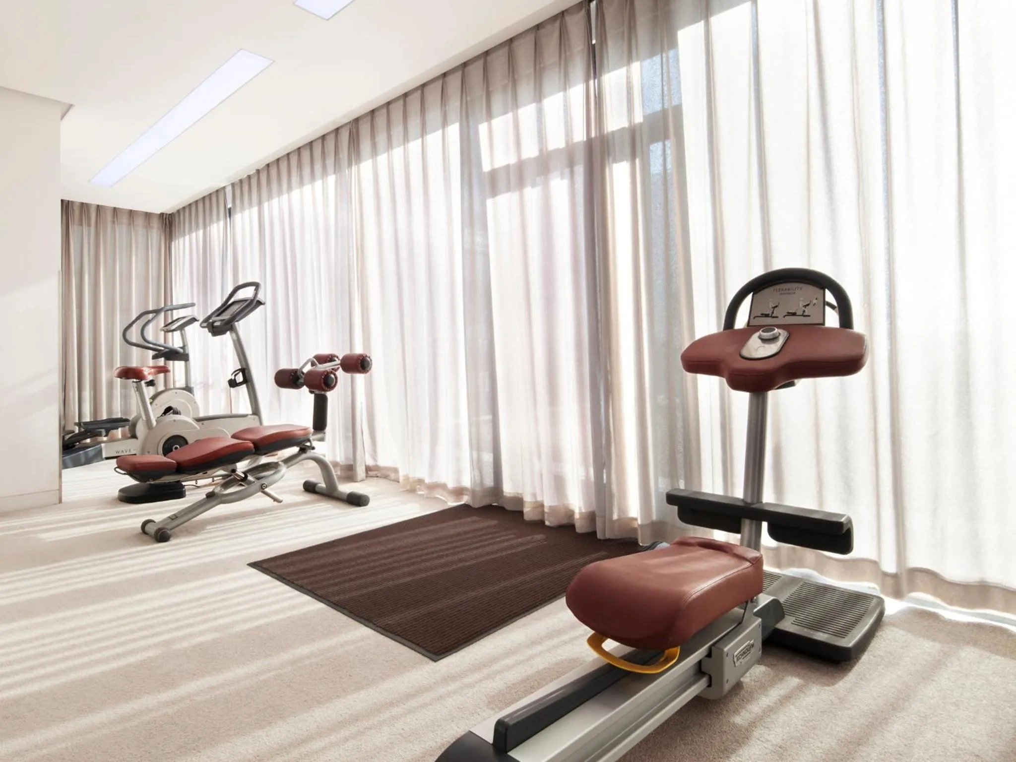Fitness centre/facilities in Howard Johnson Parkland Hotel Dalian