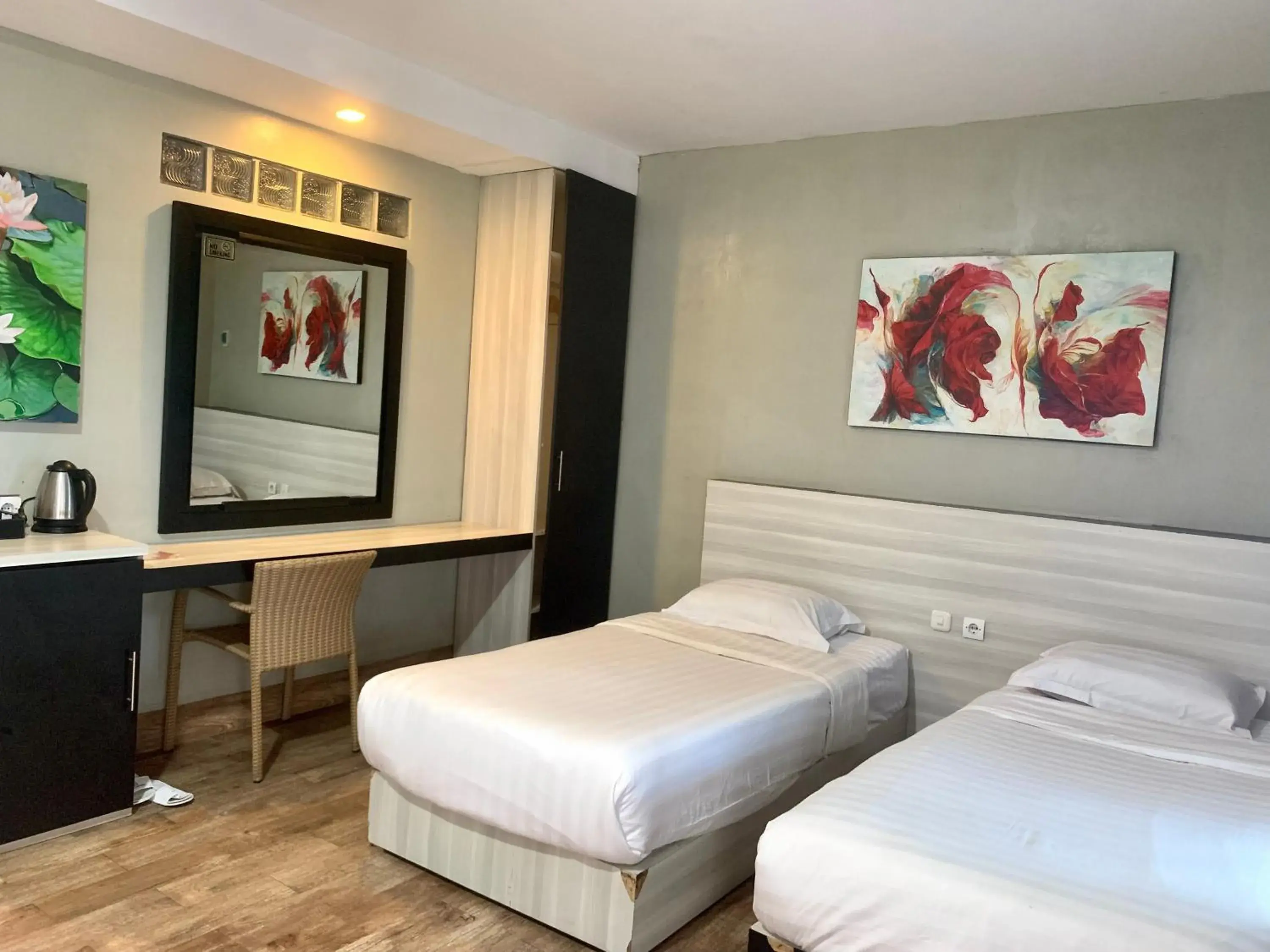 Deluxe Twin Room in Wisma Lovebird Deluxe Twin Room in Wisma Lovebird