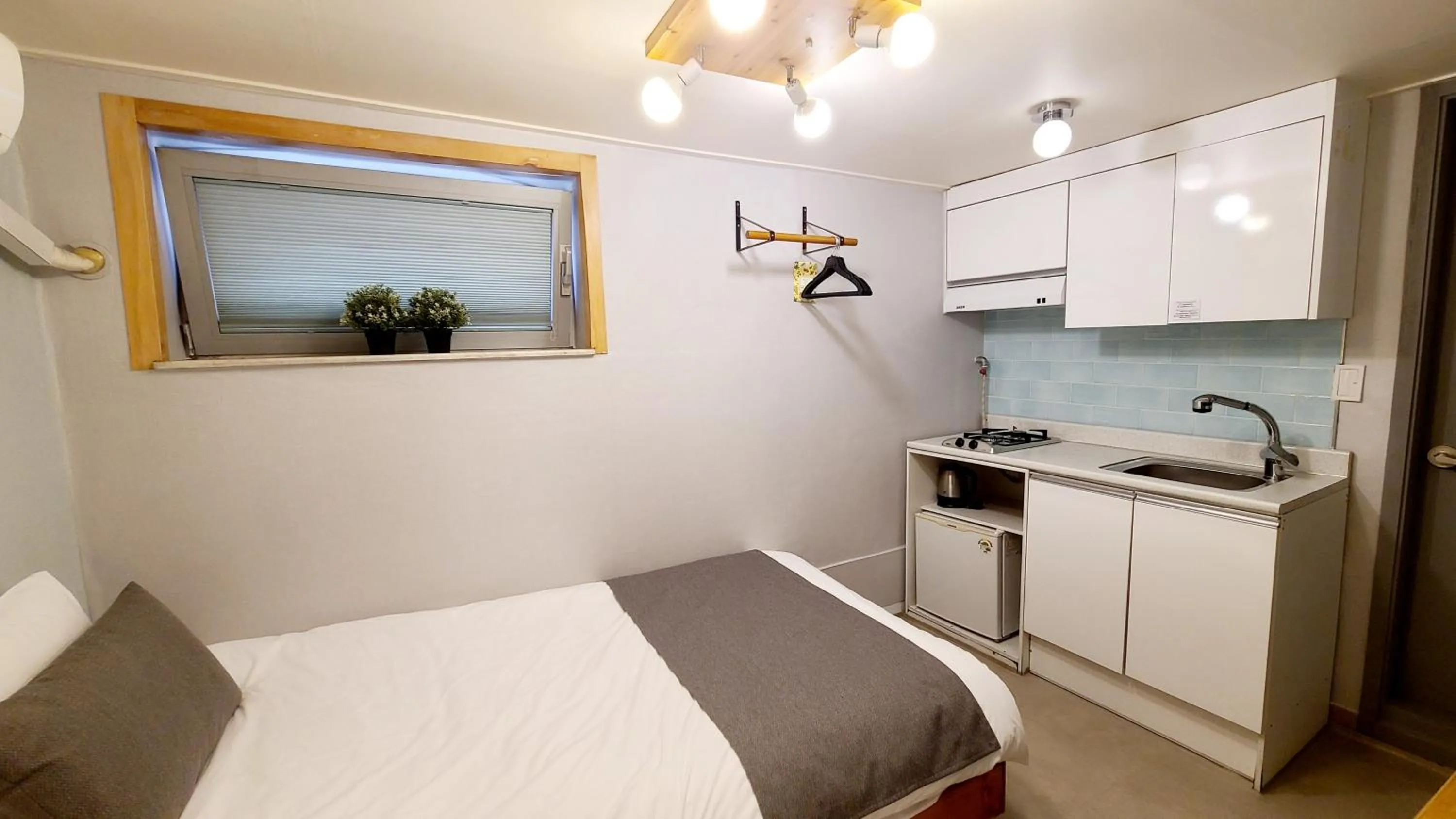 Kitchen or kitchenette, Bed in DW Design Residence