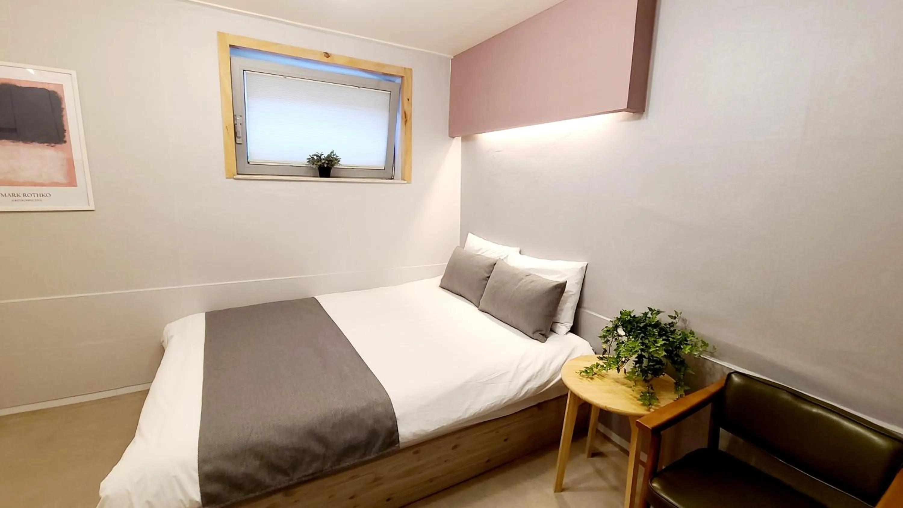 Bedroom, Bed in DW Design Residence