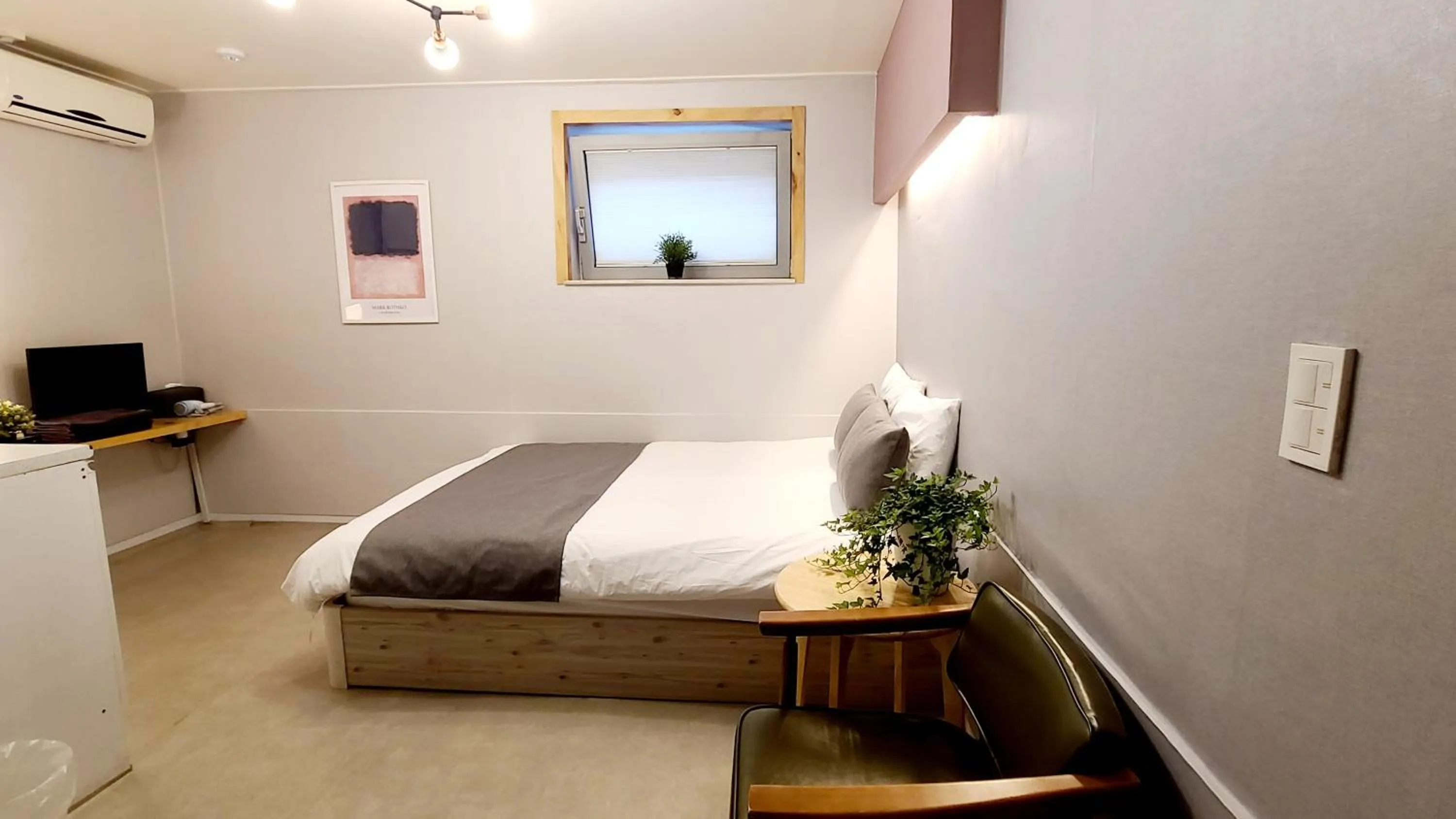 Photo of the whole room, Bed in DW Design Residence