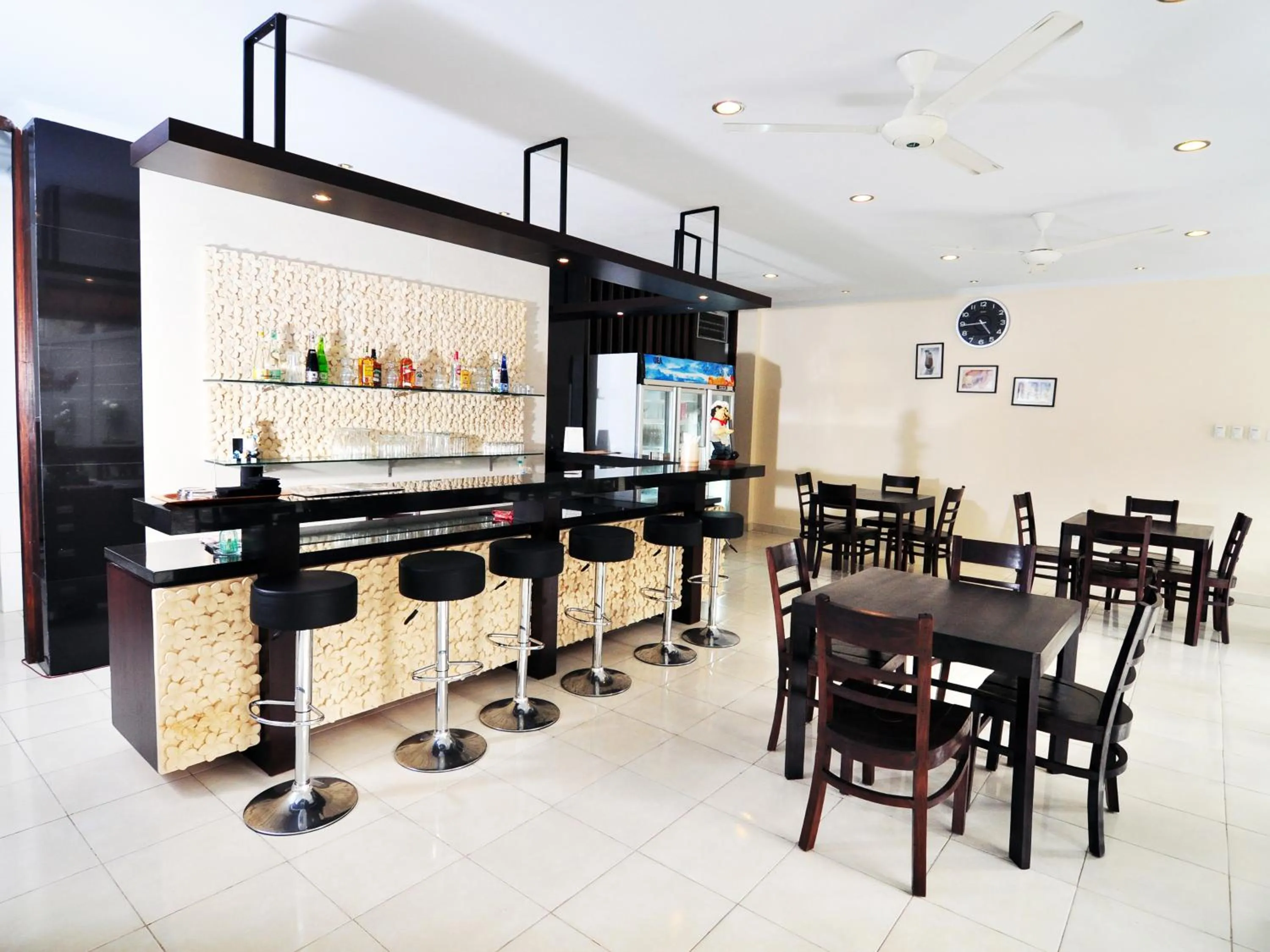 Restaurant/places to eat in Jesens Inn II