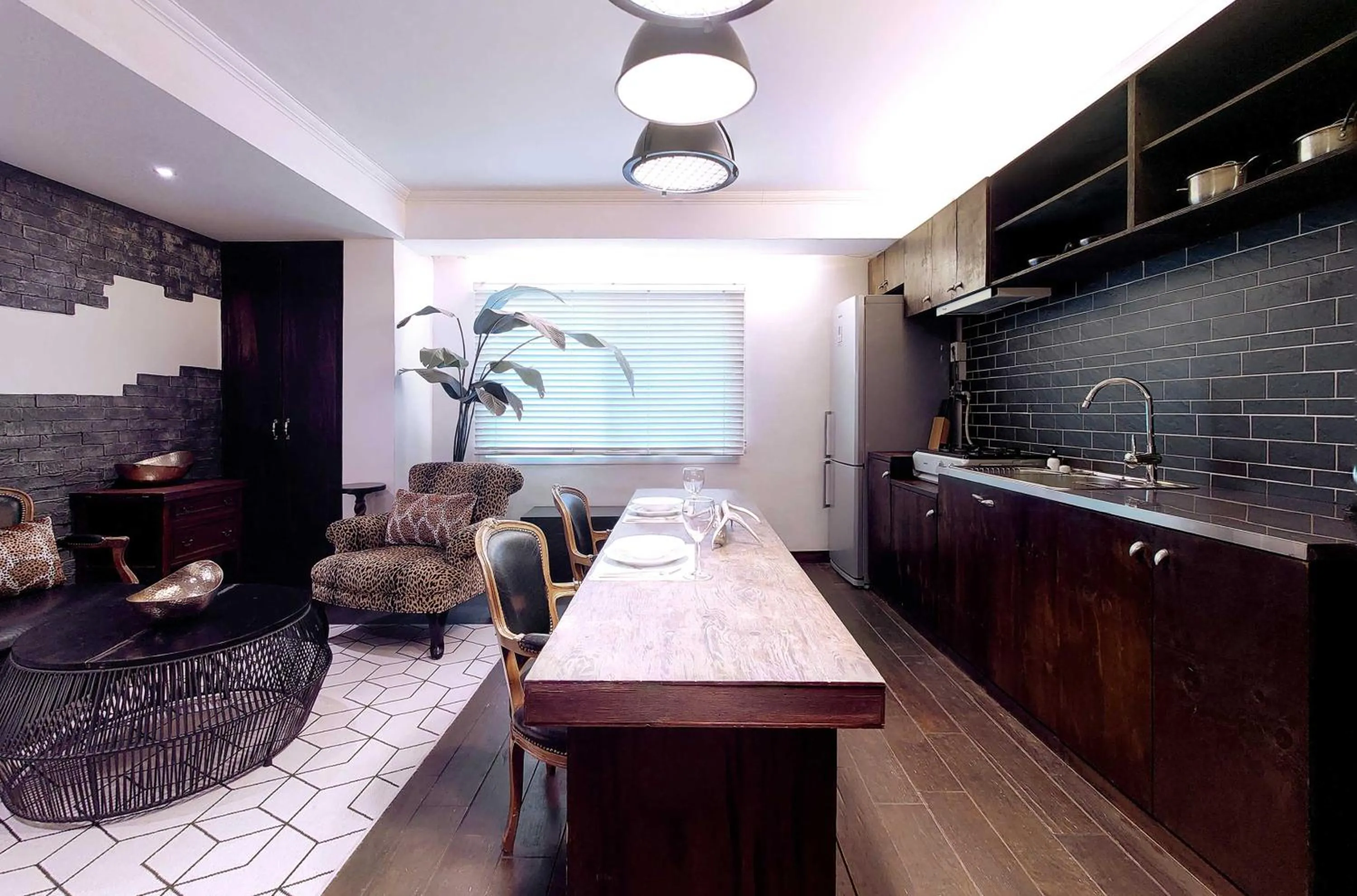 Dining area in Seoul Loft Apartments - SLA 7 Night Minimum
