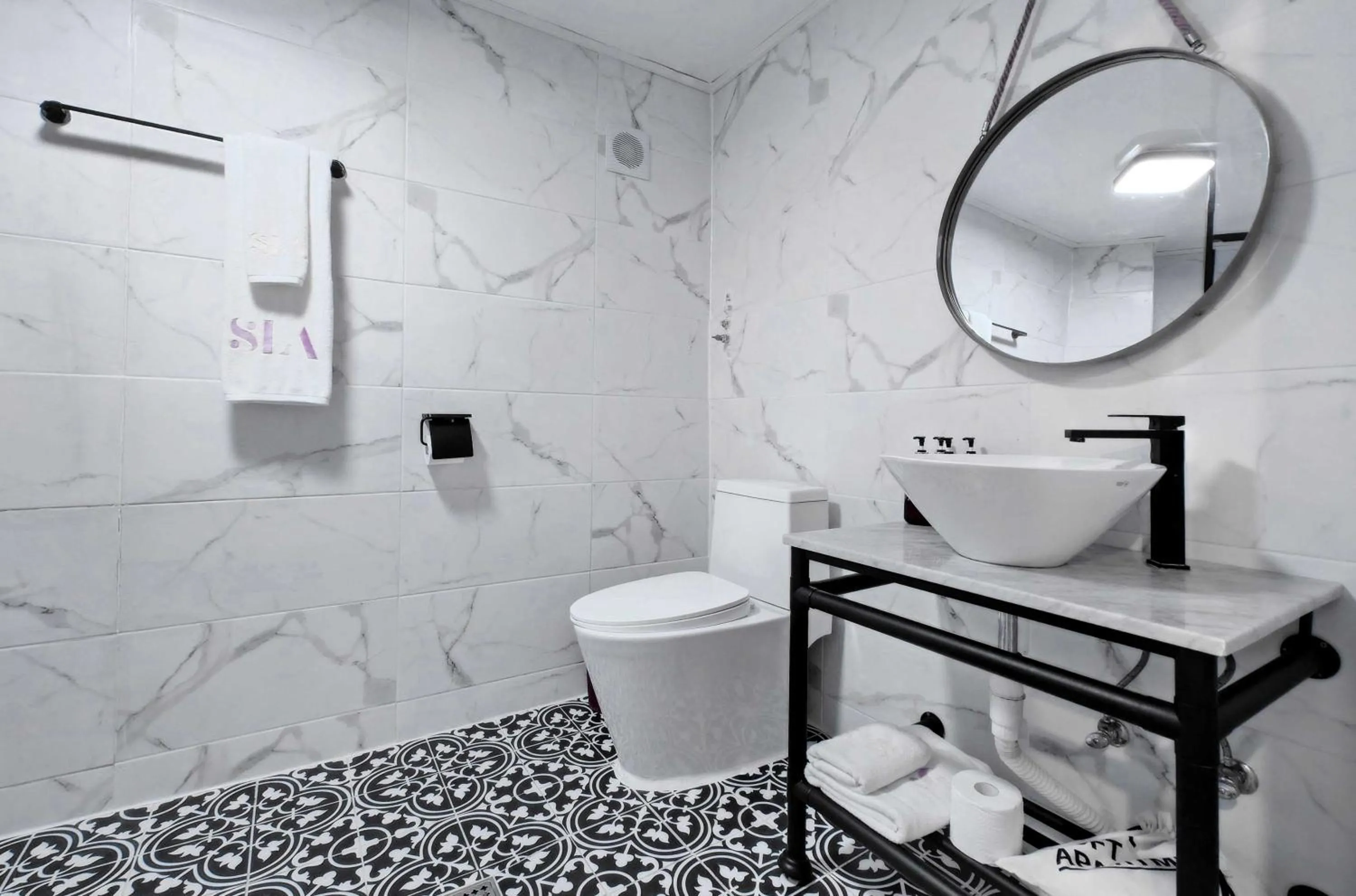 Bathroom in Seoul Loft Apartments - SLA 7 Night Minimum