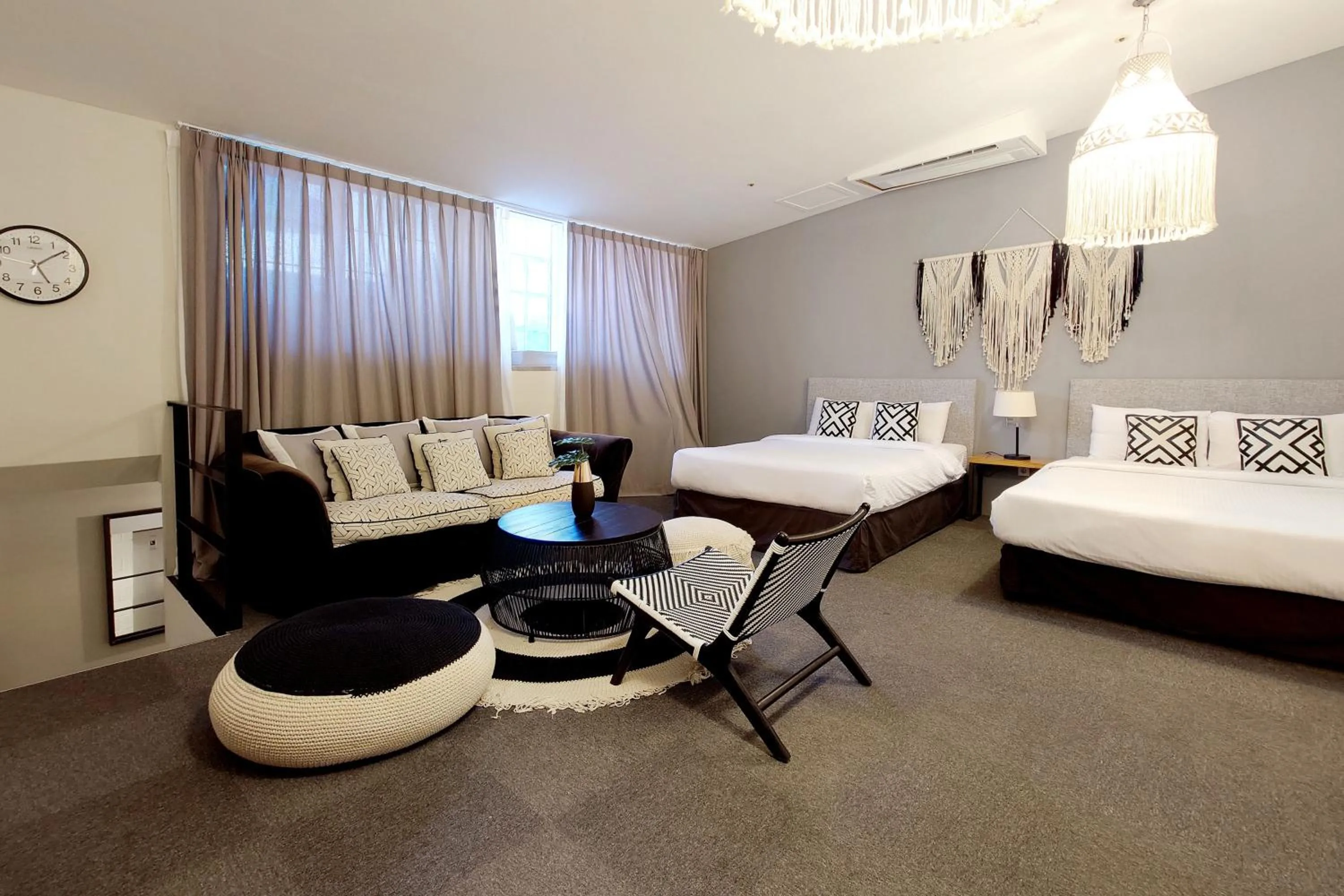 Seating area, Bed in Seoul Loft Apartments - SLA 7 Night Minimum