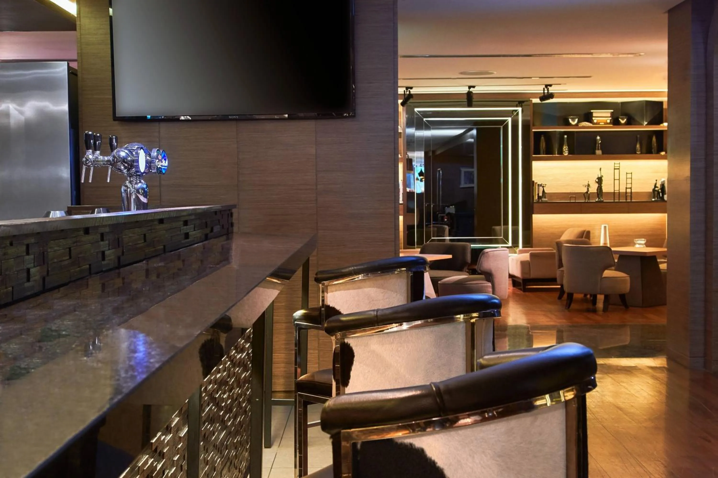 Lounge or bar in Renaissance Johor Bahru Hotel