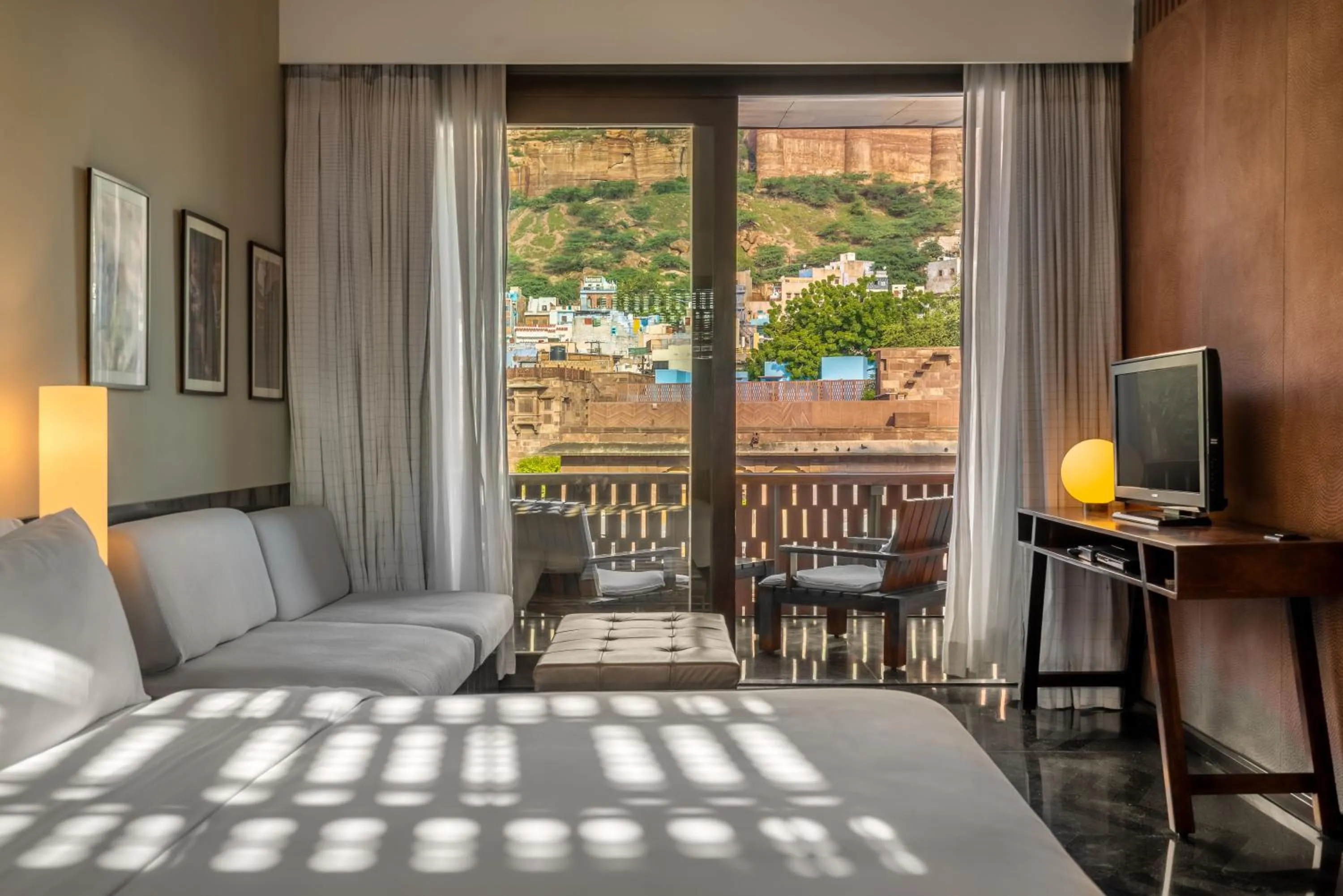 Seating area, Bed in RAAS Jodhpur